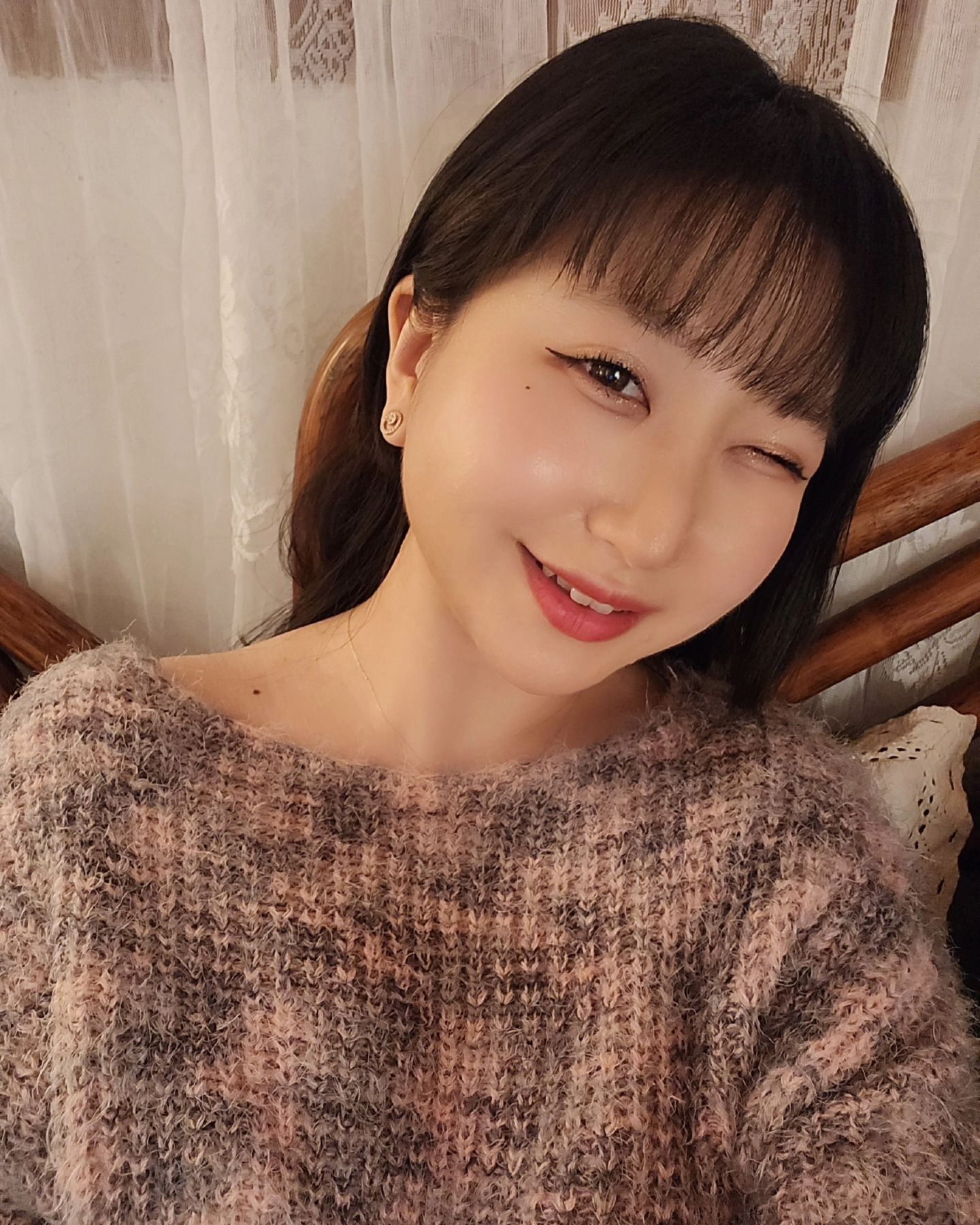 #첫줄

🤗 아뇽

.
.
.
.
.
.
.
#부산 #기장 #해운대 #연화의바다
#photooftheday #picoftheday #photography
#selstagram #selfie #셀스타 #셀피 #셀카 #셀스타그램
#ootd #오오티디 #motd #엠오티디
#여행스타그램 #일상 #daily #데일리그램 #일상소통 #일상기록 #instadaily #instagood #데일리메이크업
#선팔환영 #좋반 #likeforlikes