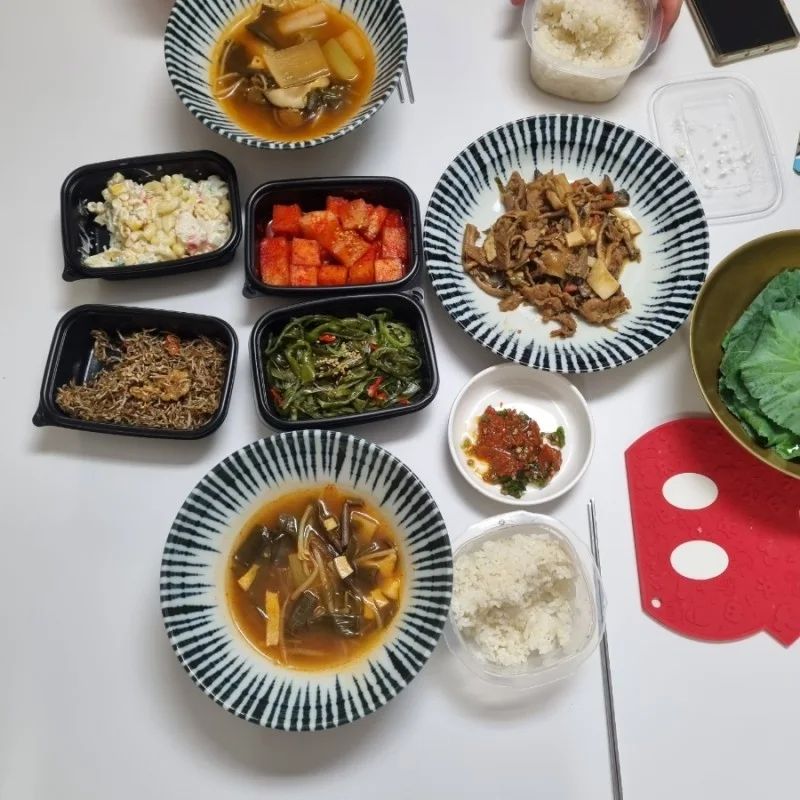 밥하기 싫은 1인
요즘은 도담푸드덕에 잘챙겨먹는중ㅎㅎ
1_dodam 

특히마파두부 넘맛있어
생선도 비리지않구

#오늘저녁 #집밥 #도담푸드 #대구반찬배달 #대구정기반찬배달 #대구새벽반찬배달