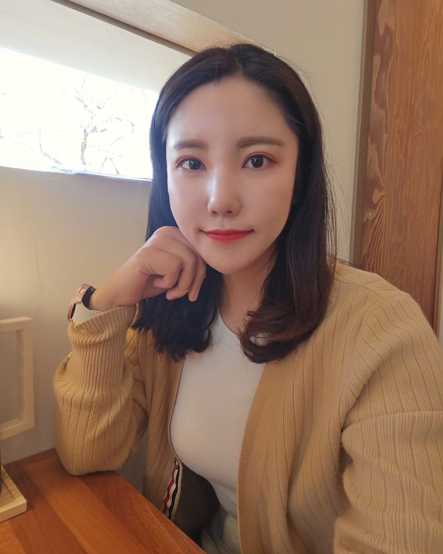 11월인데 여름 같은 날씨 뭐죠?
부산은 어제 한여름 인지 알았자나요😅

이제 슬슬 다시 재취업 할 준비
하느라 조금 바쁘네요🐾

낮에는 덥고 밤에는 추운 날씨라
감기 조심하시고 꼭 독감 접종 하세요!!

#일상 #셀피 #데일리
#취업준비 #가을 #카페투어