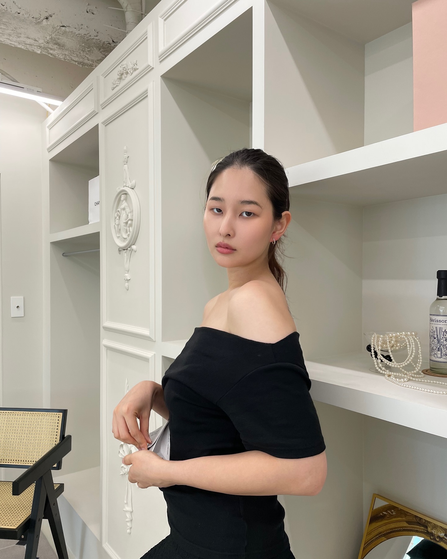 내가 들고찍은 상자가 
패키지 친환경으로 선물포장되어서
선물할때도 이쁘게 가능한 모던라이크🤍
귀걸이가 무겁지도 않고 가벼워서 더 좋았다🩶