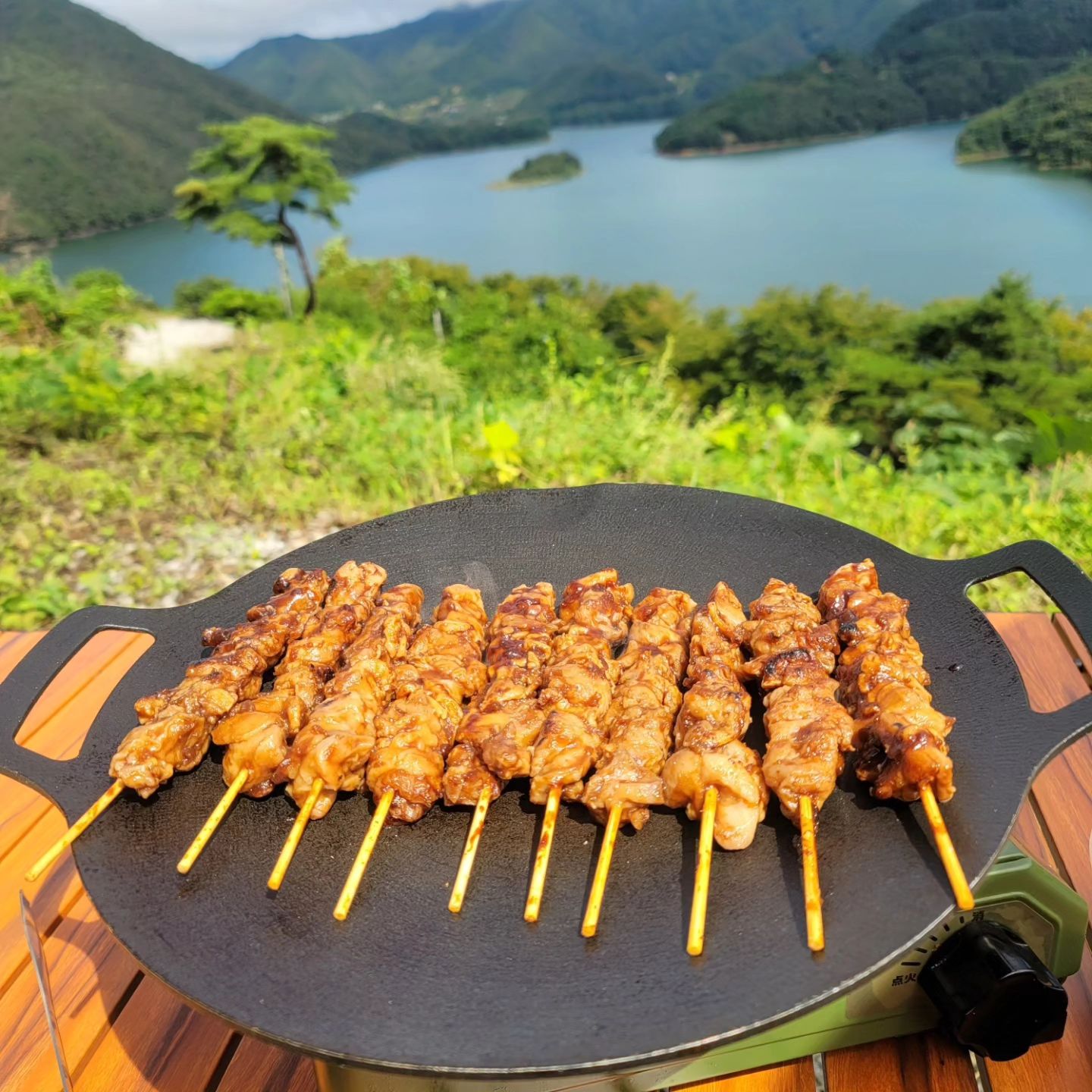 ☆JIJI CAMPING☆

어제밤부터 비가 그쳐서
오늘 철수때는 참 수월했네요😊
정리 끝내고 앉아서
캠핑때 사진들을 보니깐

정리해놓은
짐을 다시 싸고싶어지는...😅😅

담달 캠핑때까지는
인님들 피드 구경하면서
얌전히 하뚜 누르며 
지내겠습니다😊😊

요번 캠핑도 즐거웠다!!!!