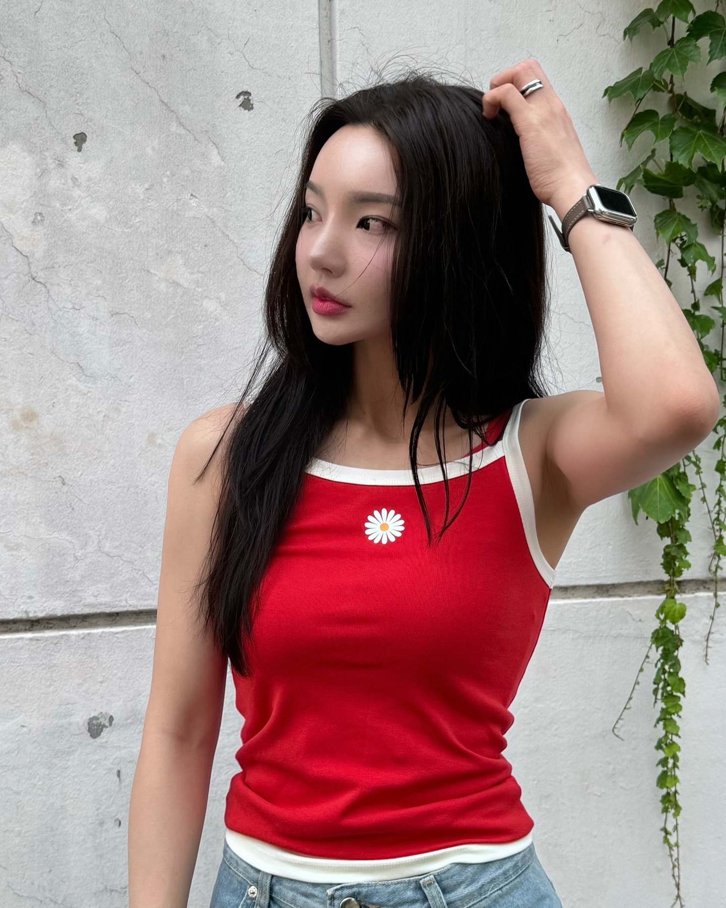 #ad 
topten10_official 코튼립 그래픽 캐미솔 하나면 
올여름 휴가룩 걱정 끝..🌹♥️🌹♥️🌹♥️