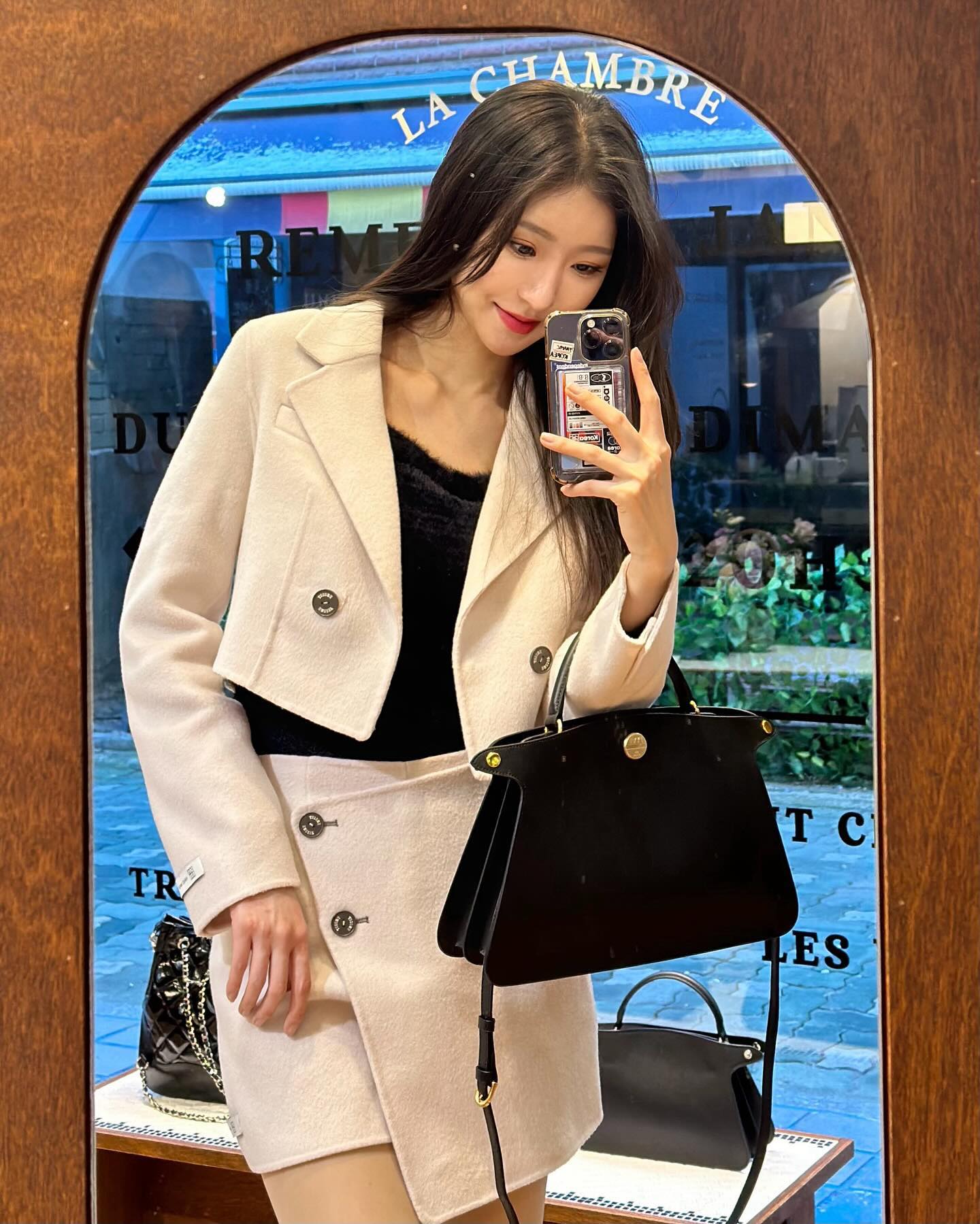 👜예쁜 백들 구경하러 연남동에 깜짝 오픈한 #리멤버제인팝업 방문 ✨

오프라인에서만 만날 수 있는 할인 혜택이 풍성했어요! 사진찍기 좋은 예쁜 실내 인테리어는 덤! 

#리멤버제인 팝업스토어는 아쉽게도 오늘까지 운영되니 근처이신 분들 서둘러 방문해보세요🥹🧡
구매에 따른 선물도 있으니 놓치지마세요!

rememberjane_room 
#리멤버제인팝업스토어