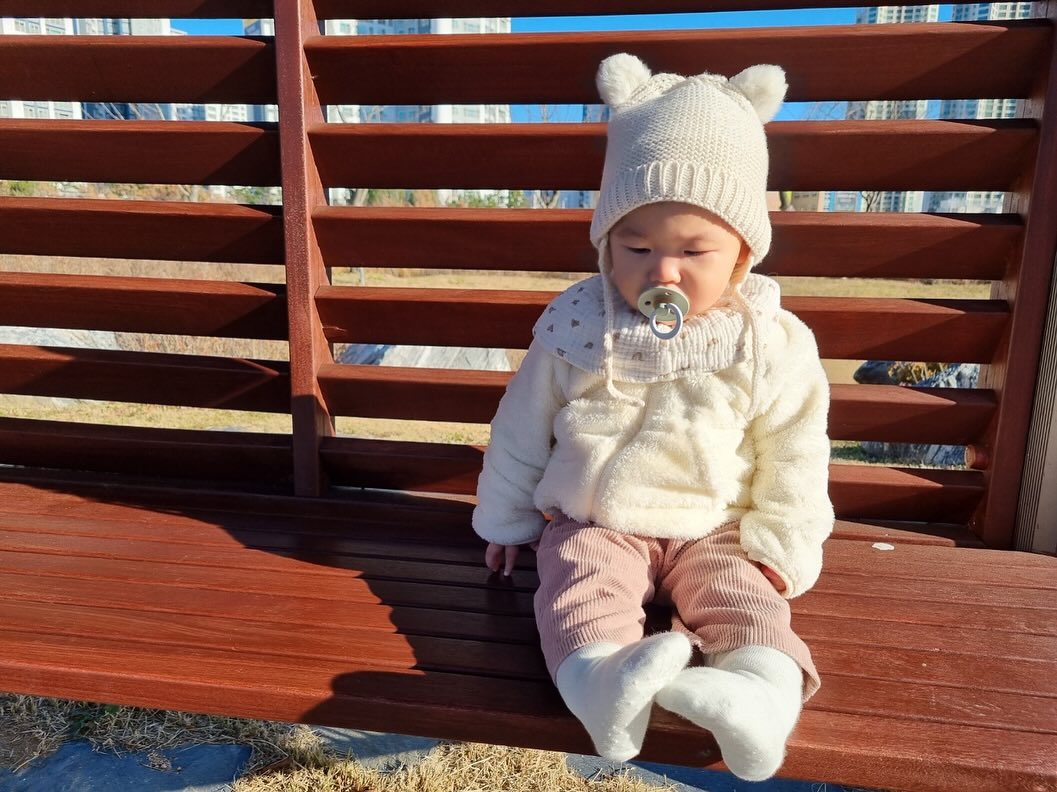 오늘부터 엄마는 돈벌러가쒀여
그래서 할머니랑 단둘이 산책이랑 데이투♥️
할모니-잘부탁드려용⭐️🌟