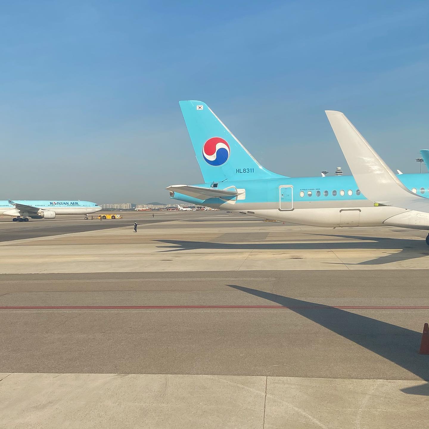 ✈️☁️☁️