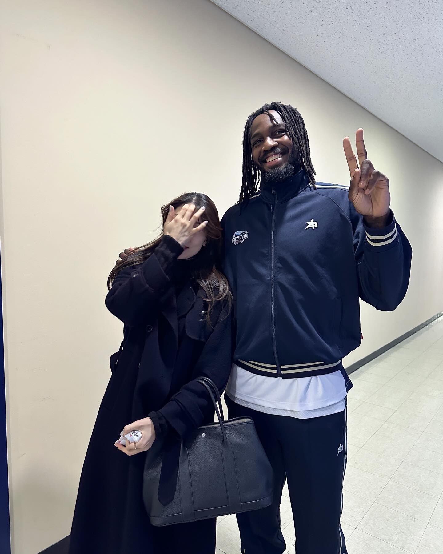 ⠀
워니만 잘 나오면 됐지 난 괜찮아 오빠😇
superman_kim_jh
⠀
남편한테 얘기해준게 있데서 기대했는데
이날 워니 MVP타고 날라다니더라🤣
역시 최고🫶🏻👍🏻❤️‍🔥
⠀
⠀
⠀
#올스타전#직관#농구직관🏀
#남편따라#일산#sk나이츠
⠀
⠀