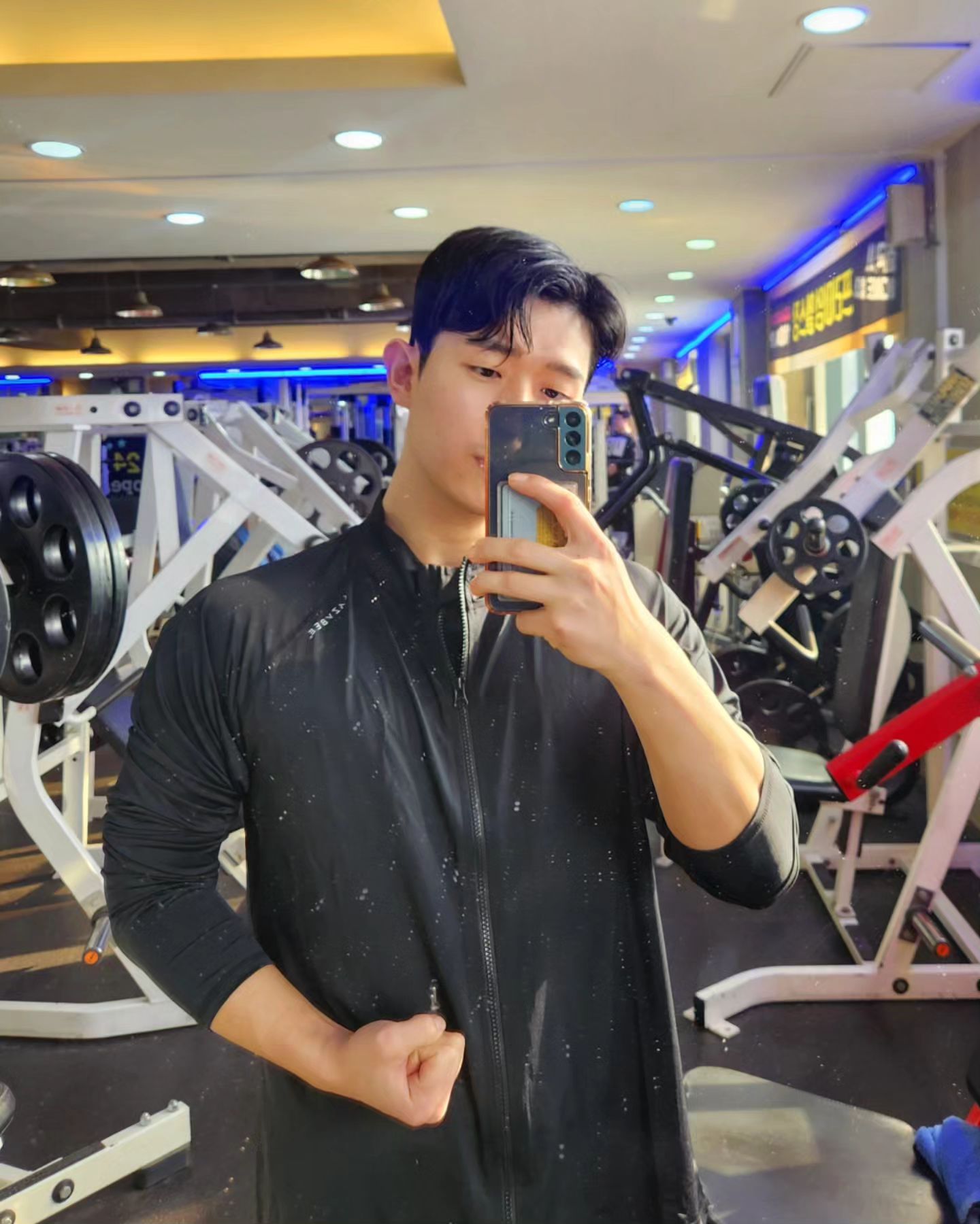 #협찬

lazybee.official

멀티 쿨링 드라이 에센셜 루즈핏 남녀 집업 래쉬가드를 보내주셨습니다💪

173/71 상의 2XL착용

✅️제품특징
- 운동중에 땀흡수가 빠르고 옷이 가벼워 안입은듯한 느낌
- 체형을 커버해주는 자연스러운 핏
- 편안한 착용감과 움직임
- 부담없는 디자인
- UPF+50 자외선 차단 / 빠른 건조 (퀵드라이) / 스트레치소재 / 항균효과 등)
- 물놀이 뿐만 아니라 일상복, 운동복으로 활용 가능

Ps.오전 11시 전 결제 시 당일 도착‼️ 지역마다 차이는 있으니 참고하셔용
 
ㆍ
ㆍ
ㆍ

#레이지비 #LAZYBEE #실내수영복 #운동복추천 #운동복코디 #운동복패션 #래쉬가드 #레시가드 #레쉬가드 #래시가드 #래쉬가드추천 #래쉬가드브랜드 #집업래쉬가드 #래쉬가드브랜드 #스포츠웨어 #남자래쉬가드 #루즈핏래쉬가드 #오버핏래쉬가드 #수영복 #스윔웨어 #비치웨어 #바캉스룩 #워터파크복장 #온천수영복