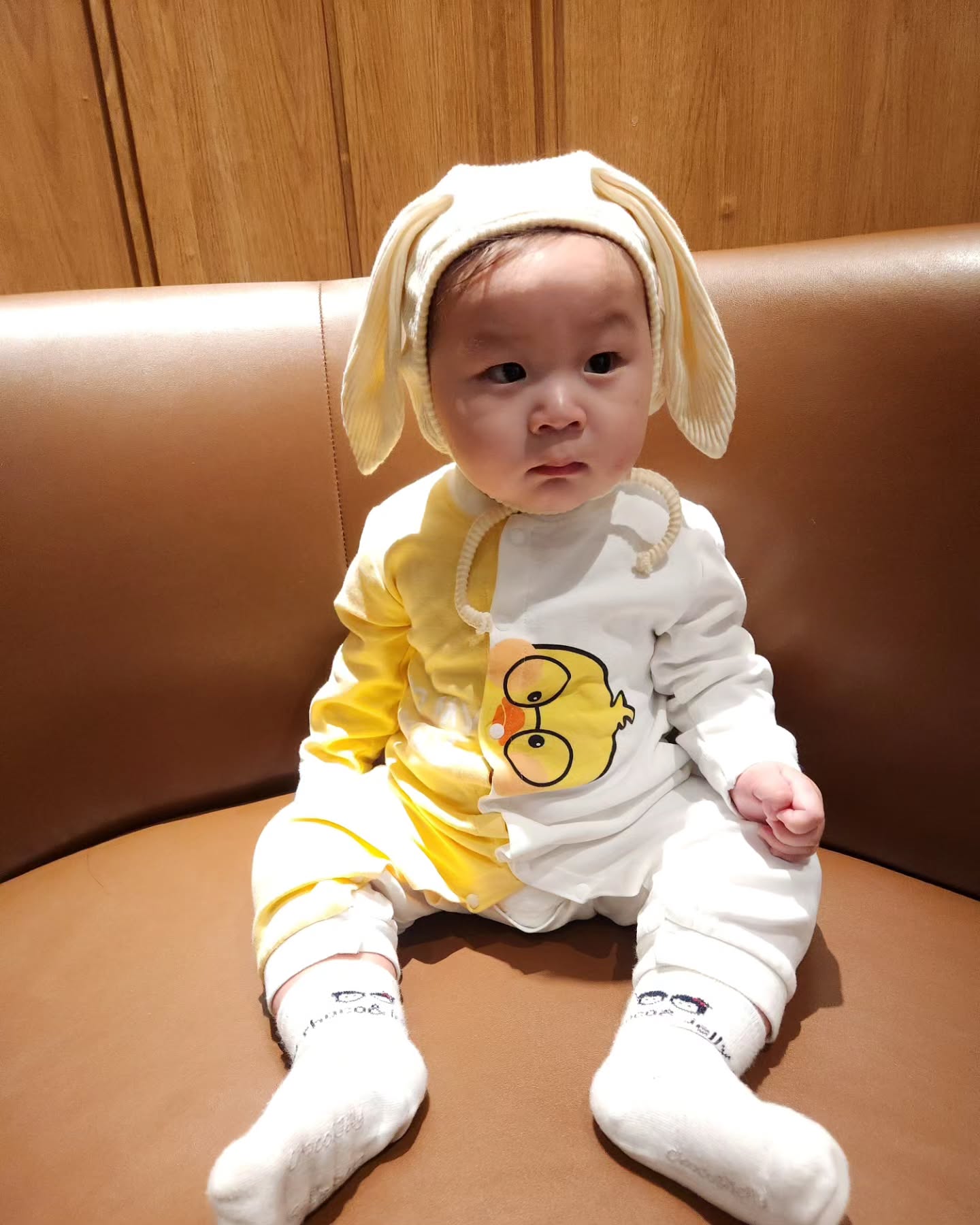 #주말

이번  주말은 엘형제가 따로 보내고 있어요.
이엘이는 아빠와 낚시를 갔고
주엘이는 엄마와 집콕하다 카페나들이 했어요^^

낯가림을 시작한 주엘이는 나가서 만나는 사람들 마다 이쁨 가득 받지만 경계하는 눈빛이더라구요🤪🤪🤪

궁금해하는 저를 위해 엘파파는 실시간으로 이엘이 사진을 보내줬어요.

이엘이가 뱃속에 있을때부터 엘파파는 아들이랑 낚시를 꿈꿔왔는데 올해 부터는 둘이 낚시다니게 되서 부자간이 더욱 돈독해지고 있는것 같아요^^

매주 주말 아침 이엘이와 수영도 다니고
아들이 많이 커서 함께 할 수 있는것들이 늘어 나는게 너무 좋다고 하더라구요😍
(여전히 아들 바보)

이렇게 주말은 둘둘 따로 보내지만 몇년지나면 저혼자 보낼 것 같은데~~~
은근 기대되는 걸요😁😁😁😁

✔️주엘이과자는 광고아님ㅋㅋ
내돈내산
oooa_official

#20241109 #9살 #이엘3191일 #9개월 #주엘289일#아들맘 #들들맘 #육아맘 #이엘그램 #주엘그램 #엘형제