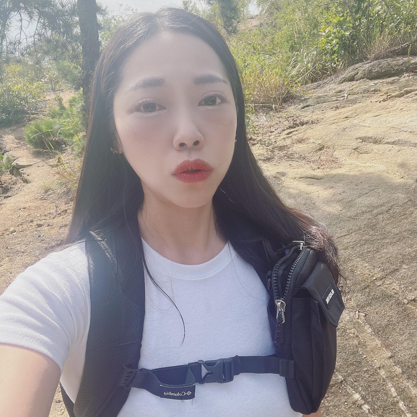 메리추석
햅삐 추석 보내세요♥️
삼성산 다녀왔어요
고향이 안양이라 가족끼리 다녀왔어요
해발은 높진 않지만 
관악산 옆이라 올라가는길이 험해요🥺
헬스장이 이틀 쉬어서 이때다 싶어
등산 갔는데 아니 왜 등산만 가면
맛있는 음식들이 눈에 들어오는지
식단이고뭐고 일단 먹었습니다😆
안양에 삼성산 바위산으로 너무 좋아요☺️
초보자들도 쉽게 올라갈수 있어요
욕은좀 하겠지만
내일은 수락산 가야지...
.
.
안양예술공원 아시나요?
안양예술공원 주차장으로 올라가면
네발로 바위타는 기쁨을 느낄수 있어요☺️
.
.
.
근데 산만가면 키 180
근데 머리 왜 오서방 머리됨?
.
.

.
#등산 #등린이 #등산스타그램 #등산복패션 #등산하는여자 #등산그램 #등산하는남자 #오운완 #오등완 #오산완 #등산소통 #운동소통 #블랙야크100대명산 #삼성산 #관악산 #등산스타그램🌲🌳🌿 #등산그램