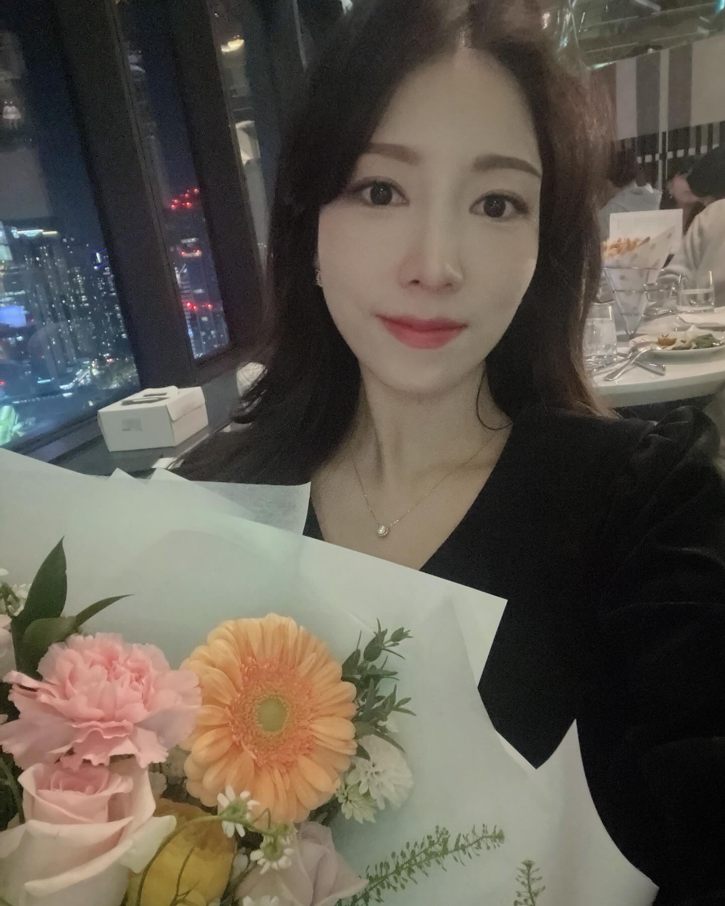 💍
둘이서 보내는 마지막 기념일...!
야경도 예쁘구 라이브 공연도 좋았던 킹스베케이션✨