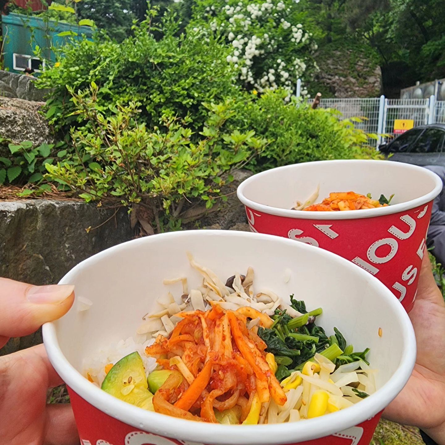 회룡사 부처님오신날
절밥 처음 먹어봤어요
절편이랑 비빔밥 오이냉국
귀한 음식 맛있게 먹고
기분좋은 산책

#회룡사
#호원동
#석가탄신일
#부처님오신날
#절밥