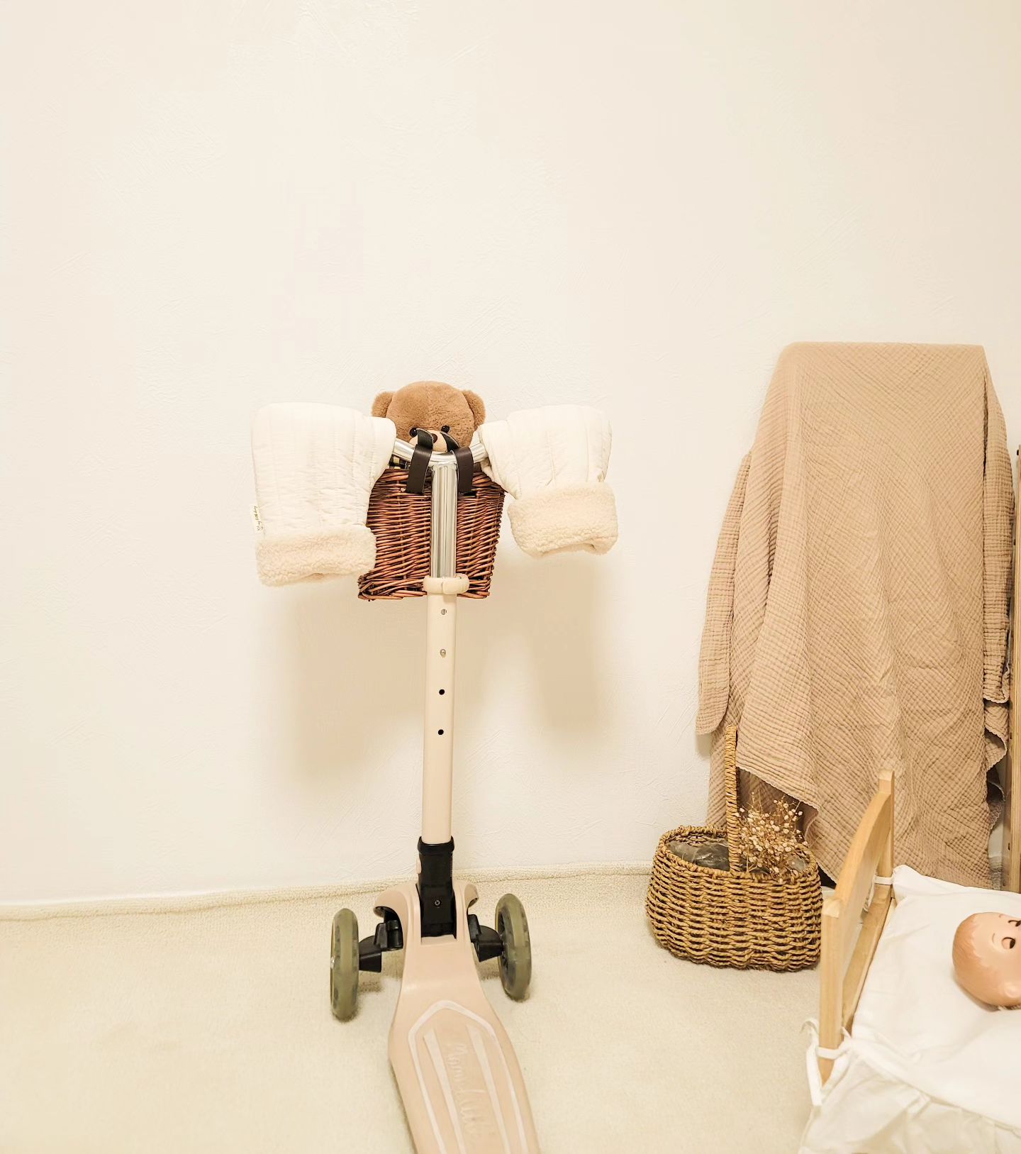 𓊦
올 겨울에도 포기 못하는 킥보드.ᐟ 
손시렵지 않게  따뜻하게 책임져줄,,🧤 

𖤘 마이리틀데이지 mylittledaisy_official

#10육아27fri#마이리틀데이지#킥보드장갑#킥보드#4세킥보드#감성인스타#육아정보#육아맘#베이비#쥐띠맘#일산맘#김포맘#인천맘#겨울준비#겨울장갑#장갑추천#유아킥보드장갑#유모차장갑#아이보리