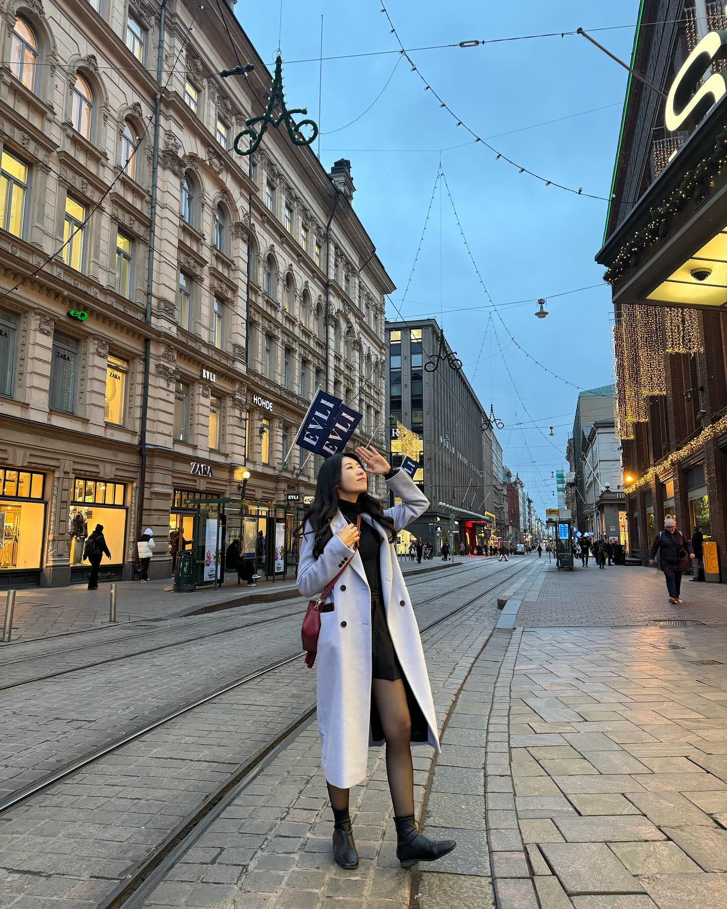 낭만의 도시🇫🇮
올블랙 코디에 라벤더 코드 조합 애용하는 겨울 코디
바빠서 정신 못차리다 다시 인스타 시작🙋🏻‍♀️