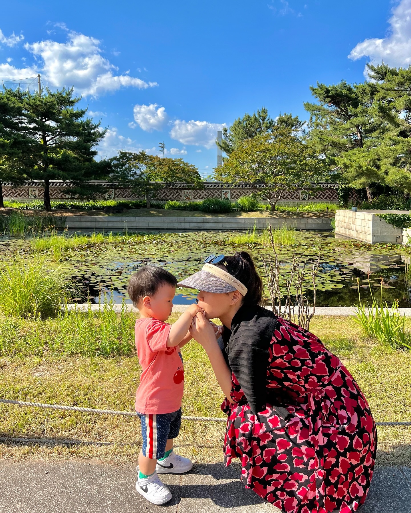 집앞에 요런곳이 있었따니
더 자주와야게또요🐥🐥
장마가 오고있어서 비안오는 주말 소듕해...❤️
여행갈때 날씨좋은날 입기좋은 byseowoo 원피스❤️🤍❤️

#바이서우랩원피스 #호캉스룩 #바캉스룩 #여름원피스 #휴가룩원피스 #여 행원피스 #바이서우엠버서더 #엠버서더미션 #피크닉온그린 #젊줌마