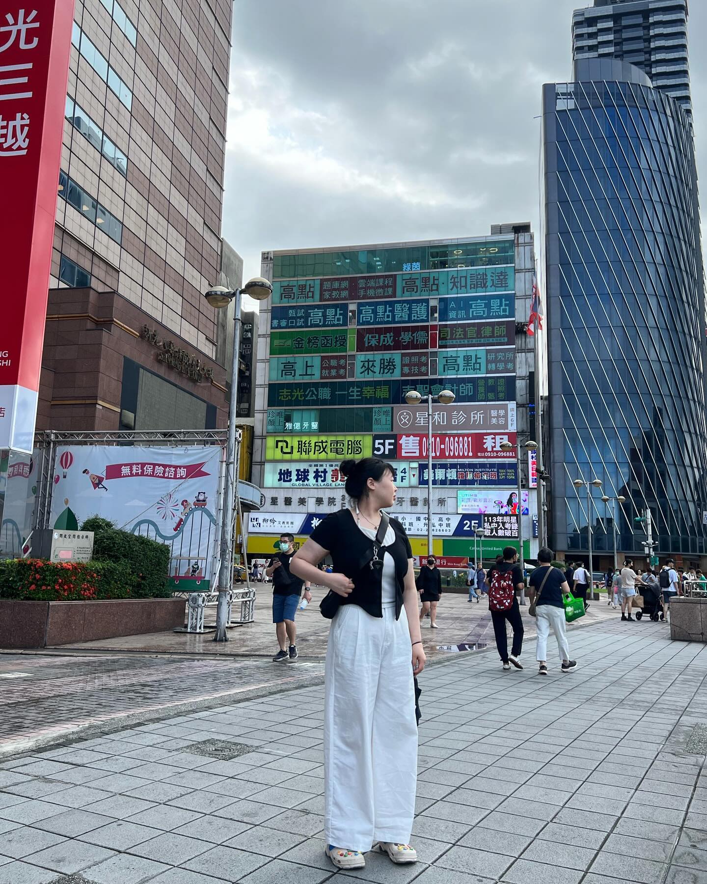 타이베이 도착 하자마자 양주부터 사는 사람 나야나 비와서 기분 별로 였는데 술사고 신난 혬
#글렌피딕그랑코르테스22년 #카발란솔리스트비노바리끄 
#행복그잡채 #🙈

photo by by.hb_1129