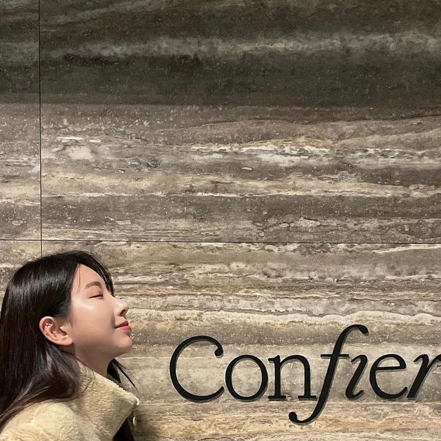 𝕁𝕚 𝕪𝕠𝕦𝕟𝕘 ᙏ̤̫ on Instagram: "#광고 @sergiotacchini_kr 프리미엄 테니스 헤리티지 브랜드 '세르지오 타키니'의 양털 후리스 입고 동생이랑 생일 저녁 먹으러🤎 모나코의 아름답고 여