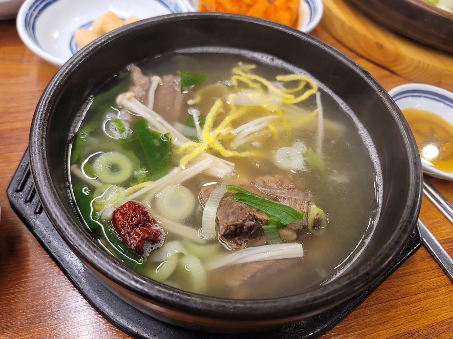 ⠀
청풍 설렁탕
24시간 운영해서 밤늦게 설렁탕 한 그릇 하기에도 좋다
요즘은 24시간 식당이 많이 없어진 듯하다.
누군가가 항상 기다리고 반겨준다는 것은 기분 좋은 일이다.
⠀
⠀
#부산해운대밥집 #청풍설렁탕 #해운대설렁탕 #해운대24시간밥집 #해운대갈비탕