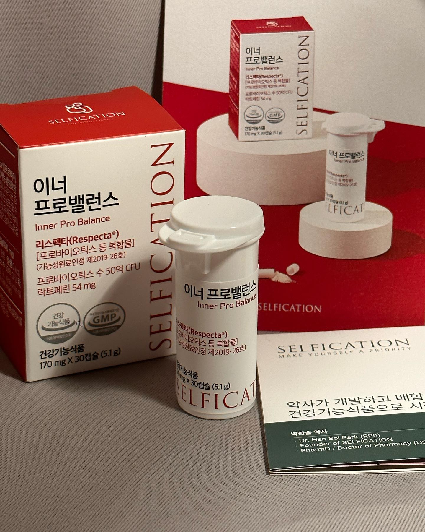 #제품제공 #이너프로밸런스
여자 약사가 개발한 질건강 유산균 이너프로밸런스에요.
여자라면 누구나 고민인 질 건강을 위해 세계적인 유산균기업인 셀피케이션이 6번째 신제품을 런칭했는데요.
덴마크 듀폰다니스코社의 특허 유산균 프로바이오틱스 원료와 FDA GRAS에서 검증받은 안전한 기능성 원료 3종을 배합해 최고의 성분과 배합으로 만들어졌어요.
식물성 캡슐과 목넘김에 좋은 작은 사이즈, 프로바이오틱스 전용 생산라인에서 만든 안전과 유통기한 끝까지 프로바이오틱스 50억 CFU가 보장된 전용 용기로 깐깐하게 만들어진 유산균이에요!
#여성건강 #프로바이오틱스 #락토페린 #여자약사가배합및개발 #기능성원료사용 #셀피케이션 #질건강유산균 #약사유산균 #유산균추천