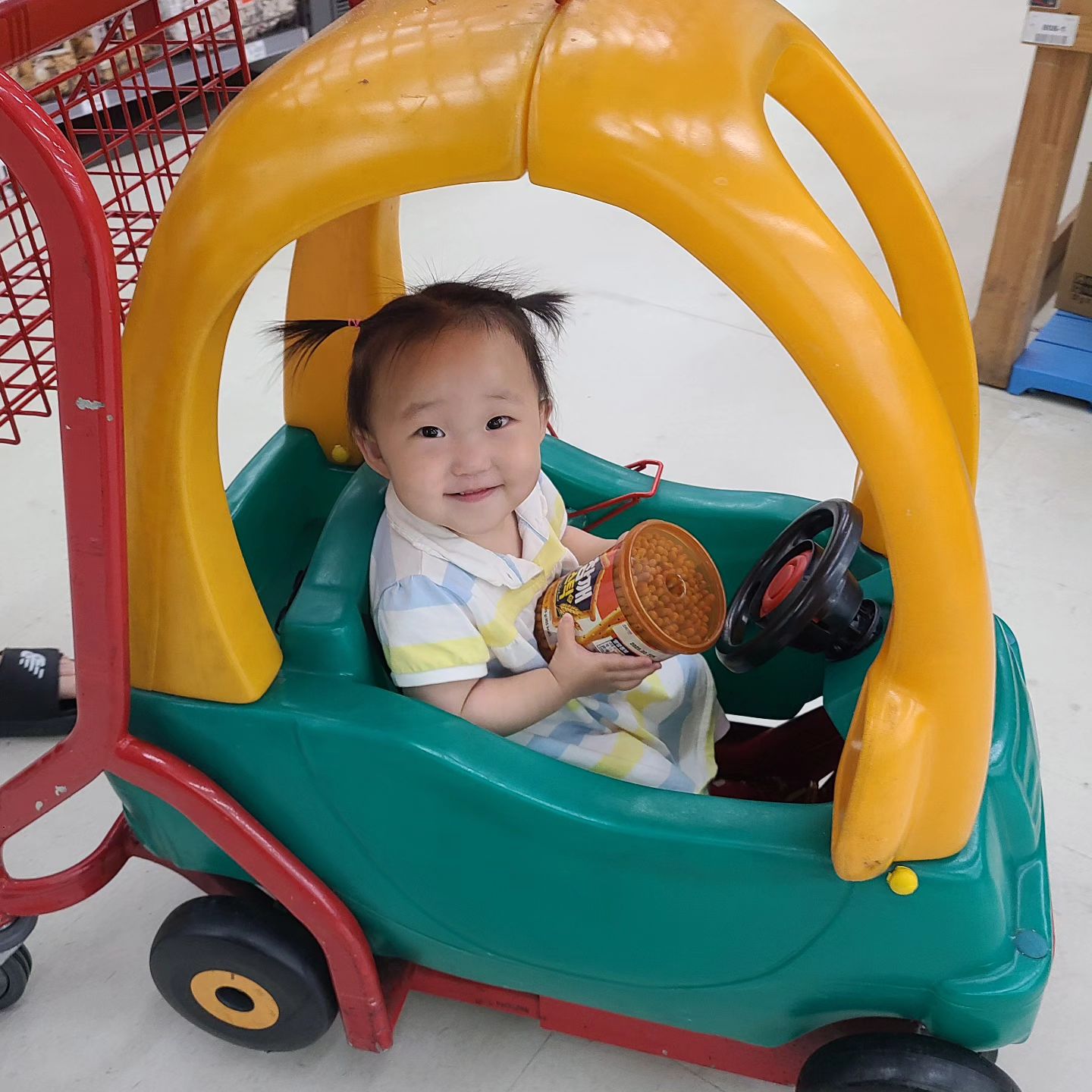 부릉부릉
장보러가요🚗🚗

#18개월아기
