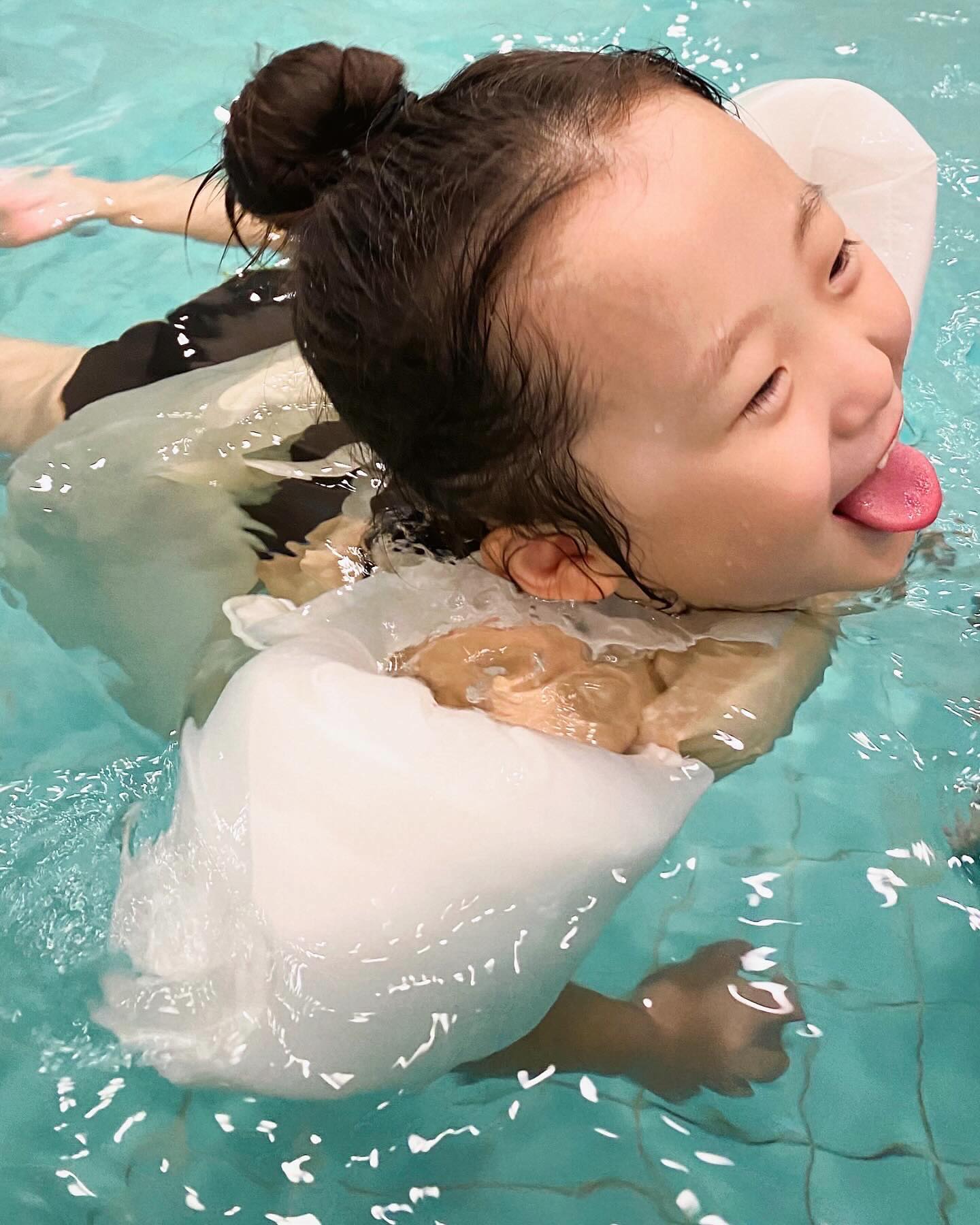 하리친구들이랑 1박! 처음엔 엄마닮아 물 무서워하더니 점점 물개들이 되어가는 것 같아서 좋아 ༘♡ 또 놀러가자 우리 ᴗ̈ ❤︎
