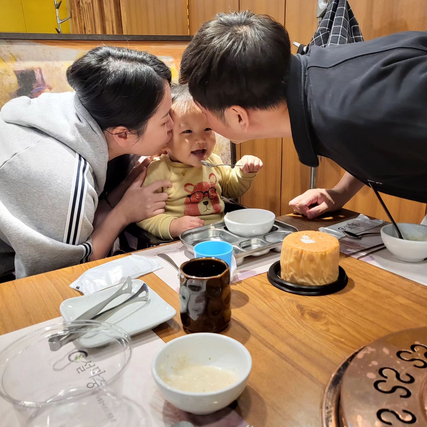 재윤이의 500일 🤍
1인 7만원대에 끊임없이 나오는 코스요리 고기집 설마중 가성비 너무좋음!! 엄마랑 애들이랑 신랑이랑 오늘도 행복한 저녁! 갈비뼈는 죄다 우리 재윤이 몫 🔥❤️ #500일