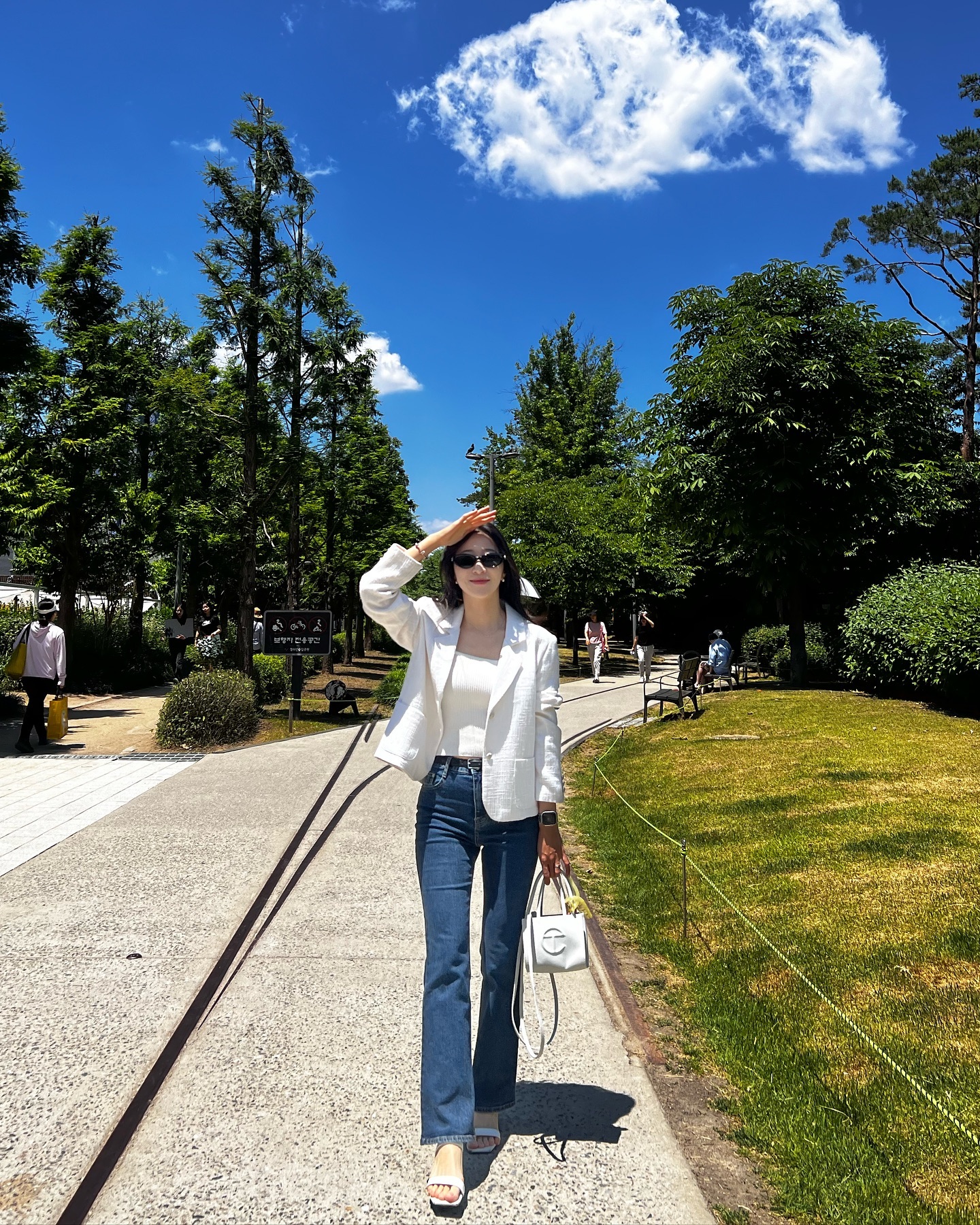 보정안해도 푸릇💚파랗💙
날씨최고 피부컨디션최고 예은최고,,,
내 자신이 참 좋은 요즘〰️