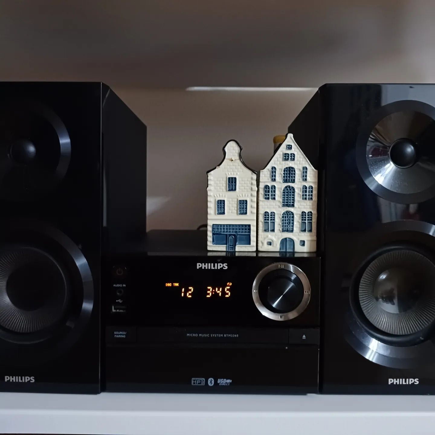 사람이든 물건이든 있어야 할 자리에 있어야 그가치가 더 돋보이는법. 
거실에 있던 오디오를 주말에 주방근처로  옮겨놓으니 그활용도가 높다. 
집에오면 바로 오디오 리모컨을 찾게되니..
내 마음이 편안해지는 이유

#하루일상  # 각자의 위치  #자리찾아주기 
#작은행복  #Thankyou #난 좋아 # 넌 나의 봄이다