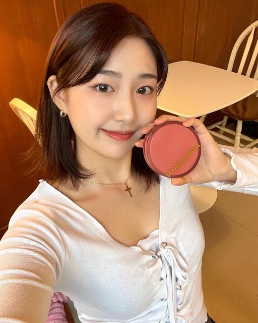 은갱이🍒 on Instagram: "@aprilskin_korea #히어로쿠션 ❤️ - 제가 정말 좋아하는 브랜드 에이프릴스킨에서 새로운 쿠션이 나왔어요☺️ 에이프릴스킨 쿠션을 자주 사용하는데 이번에 출시한 히