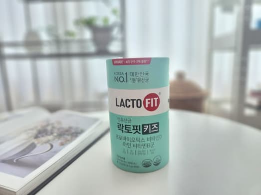 #유료광고
#락토핏키즈 #어린이유산균

종종 배변활동이 원활하지 않을 때가 있는 우리 꼬미를 보니
우리아이 장 건강부터 챙겨야겠구나 싶었어요.

이번 락토핏서포터즈로 락토핏키즈를 만났는데,
입맛이 예민한 우리 꼬미의 취향도 저격했지 뭐예요~>.<

락토핏키즈는
*만4세에서 14세까지 권장해요.
*성장밸런스를 위한 맞춤형 생유산균
*프로바이오틱스, 아연, 비타민B군 함유
*다양성, 안전성, 안정성을 고려한 락토베이스로 든든
(십이지장부터 대장까지 장의 위치별로 주서식하는 유산균을 사용하여
유익균은 증식시키고 유해균은 억제해 
배변활동을 원활하게 하는데 도움을 받을 수 있어요.)
*아이들이 좋아하는 요구르트맛!
*농림축산식품부로부터 신기술 인증

소중한 우리아이를 위한 제품인만큼
이번에도 꼼꼼하게 잘 선택했죠?

1일 1회 1포를 식후 시간에 상관없이 
섭취를 하면 된답니다.
여름철 우리 아이 장 건강 케어부터 챙겨보자고요!
#종근당건강 #락토핏  #락토핏플 #락토핏플3기 #락토핏서포터즈 #아기유산균
#어린이유산균 #청소년유산균 #락토핏키즈 #락토핏베베