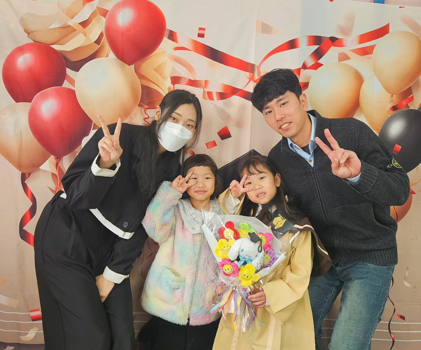 D + 2406 🐔❤️
D + 2042 🐶❤️
.
.
수아 졸업식 👩‍🎓🤍
너의 앞날을 응원해 ‼️‼️
.
.
#어린이집졸업식#졸업식#예비초딩#초딩맘#키즈카페#12갤연년생#연년생맘#개띠맘#부산맘#닭띠맘육아맘#육아소통#도치맘#육아일기#젊줌마#일상#소통#부산#맞팔#팔로우#선팔#좋아요#댓글