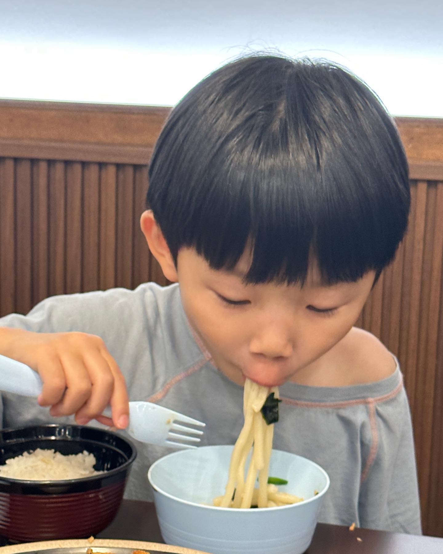 웃겨 죽겠다 ㅋㅋㅋㅋㅋ
면좋아하는 아들둘 ㅋㅋㅋㅋ
서로 면치기 하겠다고 ㅋㅋㅋ난리

#삼동소바세종점
#존맛탱
#인생소바