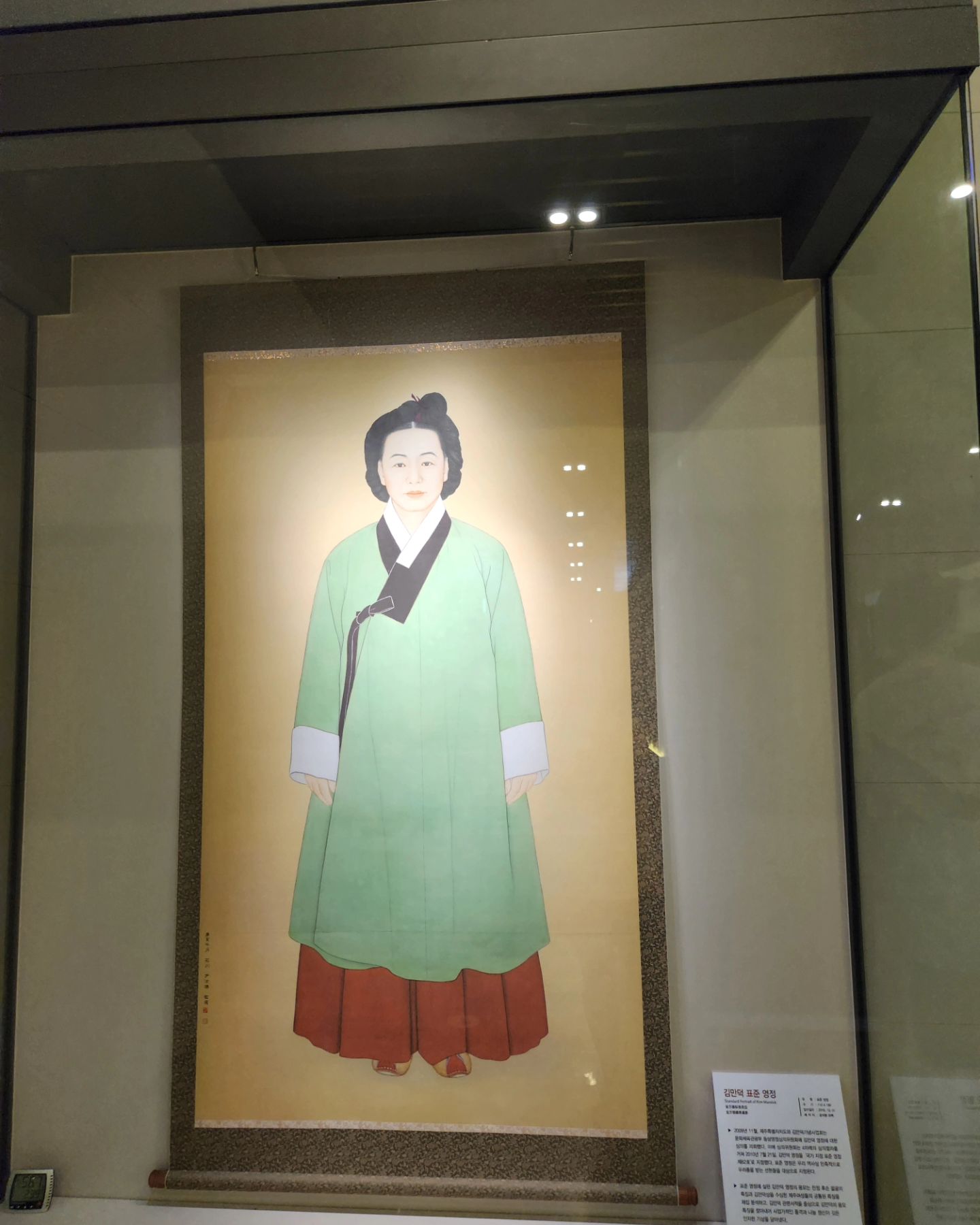 #김만덕기념관 
아토 아니면 절대 가지 않았겠지?ㅎㅎ
제주도에 좋은 박물관, 기념관들이 많은데 너무 한산해서 우린 좋지만 더 많은 사람들이 가봤음 좋겠다

#박물관좋아하는어린이 #위인전나오는 #기념관박물관 #일단go👉 #제주도아이와 #여름방학 #jejuisland #summervacation #jejuchild #myson