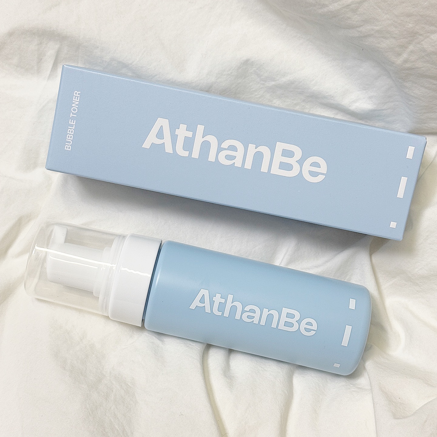 #협찬 #athanbe

겨울철 피부 #수분관리 어떻게 하고 계세요? 
#어덴비 #토너추천 해드릴게요 💙

10중 #히알루론산 함유된 #수분버블토너 사용해 기초 탄탄히 하고 있는데 너무 좋은 거예요? 극예민 #민감성피부 가진 사람도 잘 사용할 수 있는 자극 없는 거품 제형, 아침, 저녁 꾸준히 사용해 보니 피부결 정돈되고 딱! 수분만 잘 채워줘도 피부 예뻐보이는 건 다 아실 테고! 

수분 가득한 #기초케어 💙