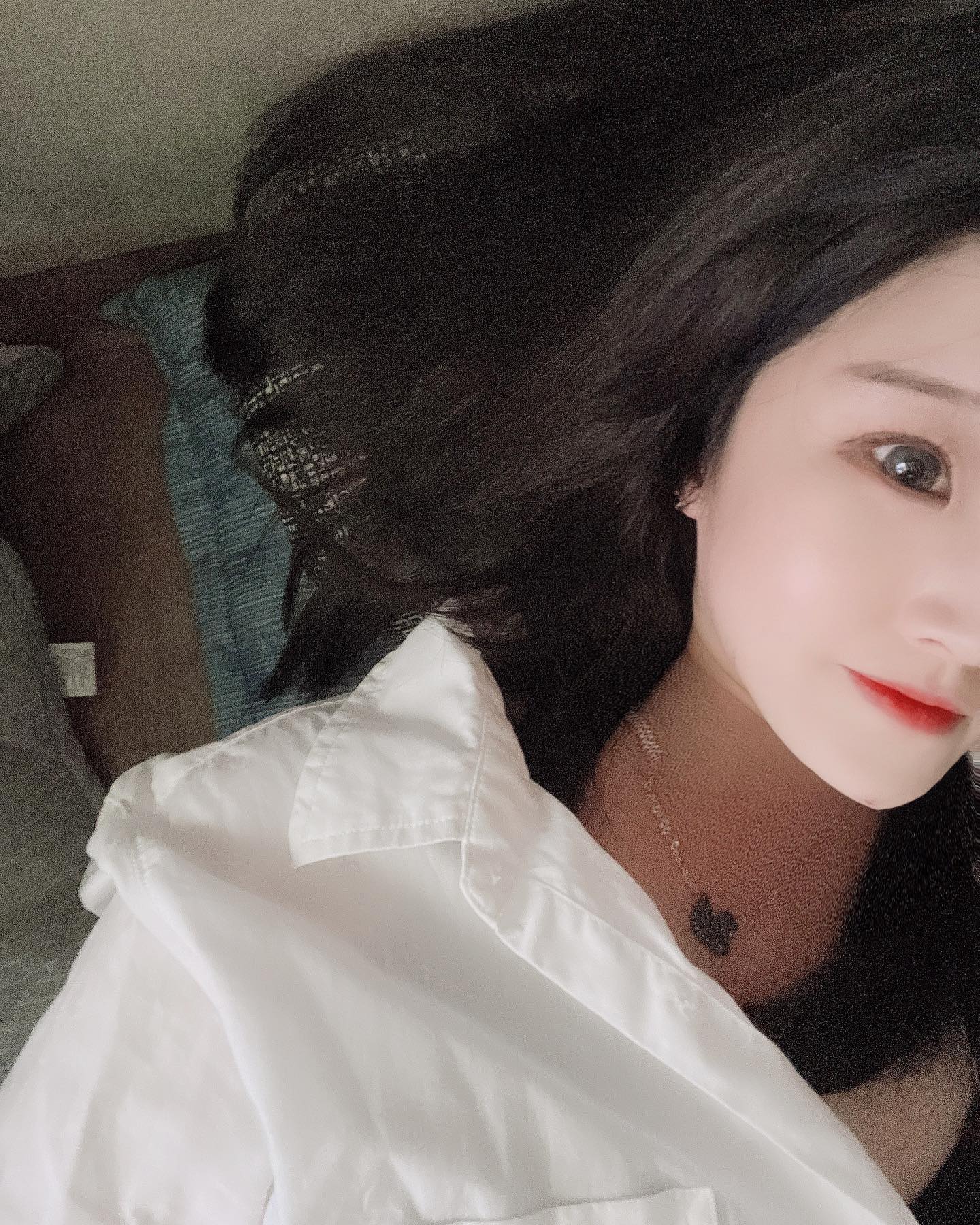 반갑다 까만머리얀..
중학교때한번 해 보고 너무 오랜만이라 
낯설고 적응이 안대네
 
 
 
#헤어스타일 #헤어컬러 #염색 #염색추천 #염색머리 #블랙염색머리 #블랙염색 #헤어스타일변신 #오랜만에셀카 #instagram #맞팔선팔 #소통그램