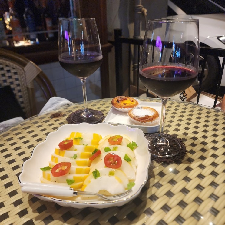 신사역 가로수길 카페 에그타르트 맛집 와인도 마실 수 있는 술집 나따오비까 신사점