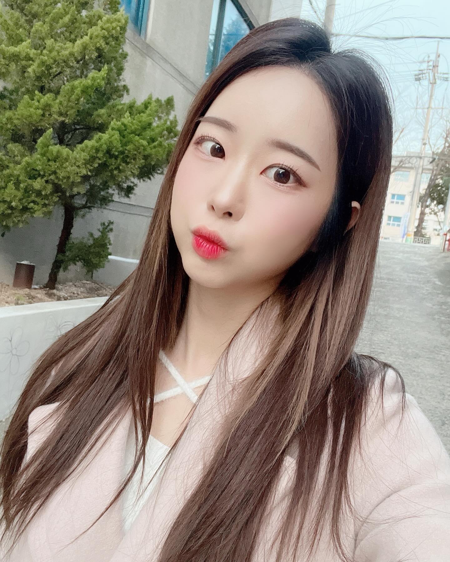 헤어라인 정리했다고 얼굴형이 이렇게 깔끔해보일 일인가요!!
왁싱은 어쩔 수 없이 고통이 따르긴하지만 반영구 시술은 안아프고 빠르게 진행해주셨어요ㅎㅎ
시술대도 미리 따뜻하게 준비해주시고 상담도 사진보여주시면서 꼼꼼하게 해주셔서 감사했어요ㅎㅎ
만족도 100%!!!! sehawon 

#부산헤어라인 #헤어라인반영구 #서면헤어라인 #세하뷰티 #협찬