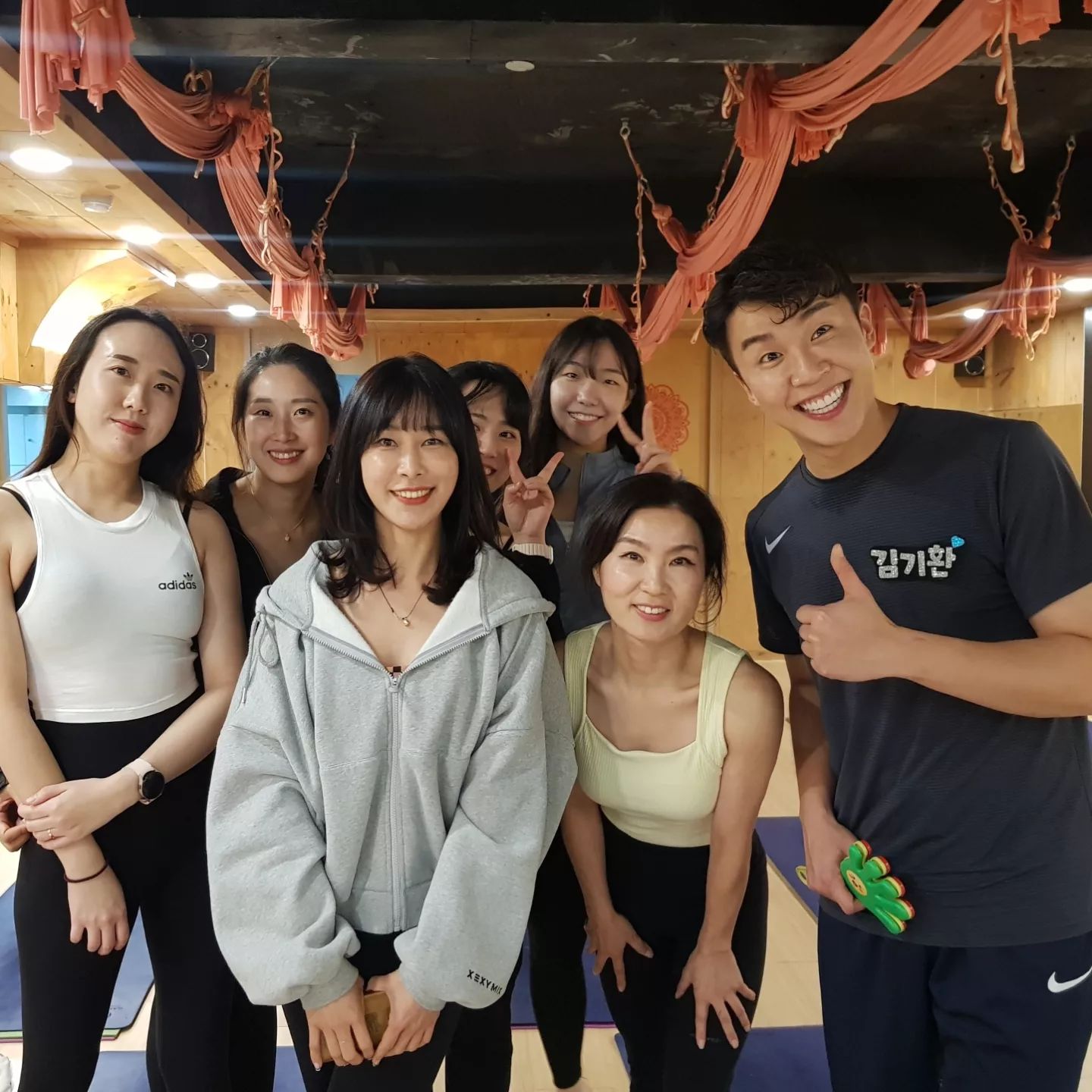 웃다가 토할뻔.
늘 너무 재밌게 촬영 할 수 있게 해주셔서 감사합니다🙏 ki_celeb 회원님?ㅋ

사랑하는 나의 레오쌤, 보리쌤, 가현쌤, 민정쌤, 혜은쌤 앞으로도 예쁜 추억 많이 만들어요♥️

🎁목동 최고의 여성전용 요가원

🎁전통요가, 현대요가, 필라테스, 플라잉요가, 자격증과정 모두 가능

🎁목동 3,4단지 사잇길

🎁주차가능

🎁문의 010 4540 2468

#나비요가더옴 #목동요가 #목동필라테스 #목동플라잉요가 #까치산요가 #까치산필라테스 #까치산플라잉요가 #요가자격증 #필라테스자격증 #플라잉요가자격증 #목동체형교정 #목동다이어트 #목동피티 #요가지도자과정 #필라테스지도자과정 #플라잉요가지도자과정
#기업출강 #요가출강 #학교출강 #방송촬영문의 #방송촬영
#유사개그맨김기환
