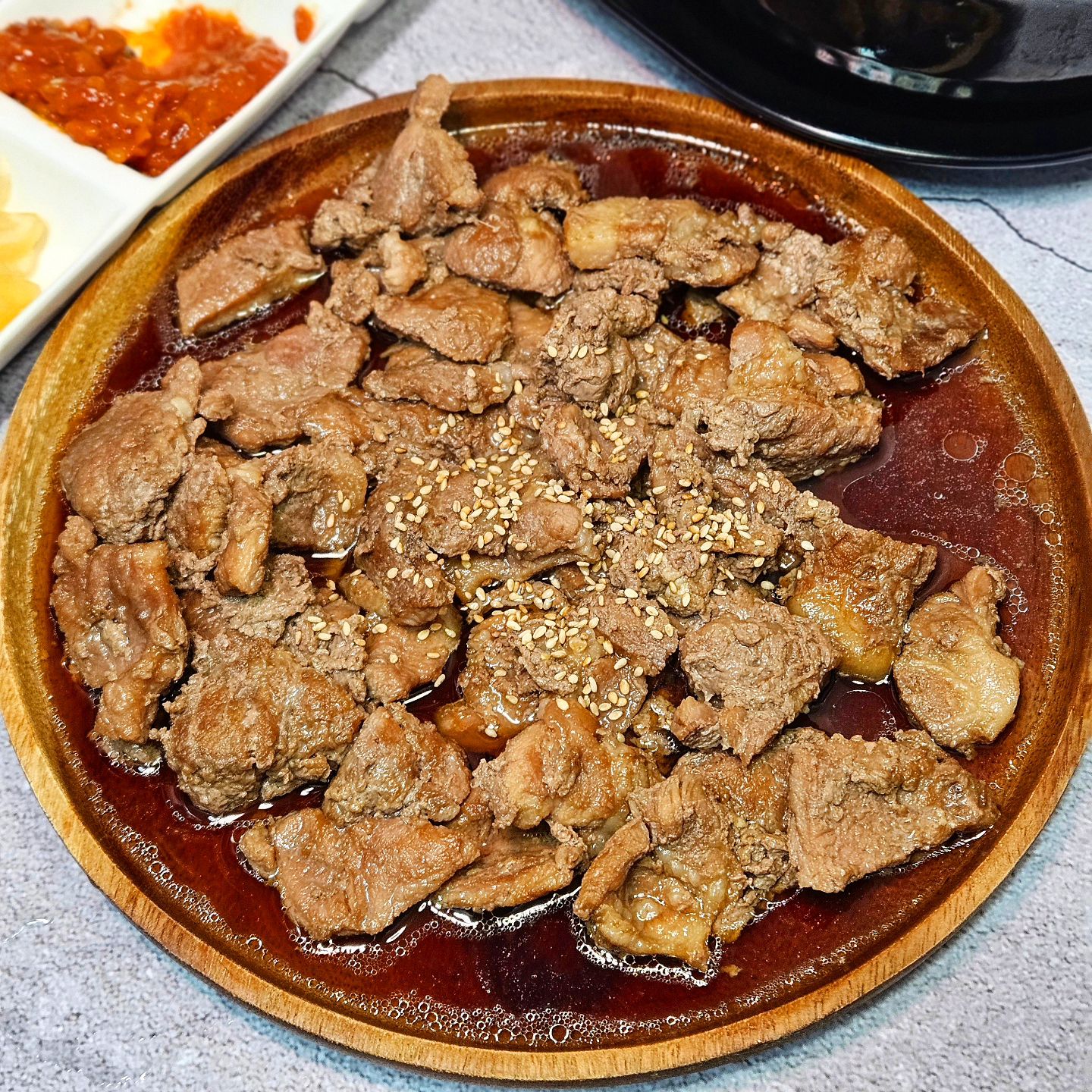 #협찬 무려 72시간 숙성한 돼지갈비라니?!✨️

매일 재운 갈비를  숙성시켜서
48시간 이내 판매만 지키고 있는 김천 맛집 '데일리갈비'

손 맛 좋은 엄마와 영양사/조리사 출신 딸이
갈비부터 반찬, 양념 다 직접 만든 갈비맛집💓

1등급 이상 국산 한돈 돼지갈비 부위만 사용해서
더 맛있고 화학연육제, 식용본드, 화학보존료는 절대 안들어가서
믿고 먹을 수 있는 돼지갈비 맛집이라는거👍

된장찌개부터 돼지갈비까지
조합 너무 갓벽하고
캠핑 갈 때 가져가면 더 좋고 집에서도 밥 한그릇 뚝딱이다🔥

daily_galbi_

#데일리갈비 #김천데일리갈비 #돼지갈비택배 #돼지갈비밀키트
#운몽_밀키트 #밀키트 #밀키트맛집 #캠핑밀키트 #고깃집된장찌개 
#돼지갈비맛집 #갈비맛집 #된장찌개맛집 #캠핑요리 #캠핑
#김천데일리갈비 #김천맛집