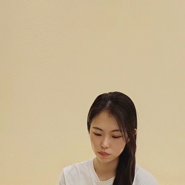 유하랑 on Instagram: "#광고 #협찬 양배추, 사과, 홍삼, 비타민D, 콜라겐이 들어간 백년청우 에브리데이 젤리스틱! 국내산 양배추를 사용해 철저한 위생 관리와 품질관리를 통해 생산되었습니다