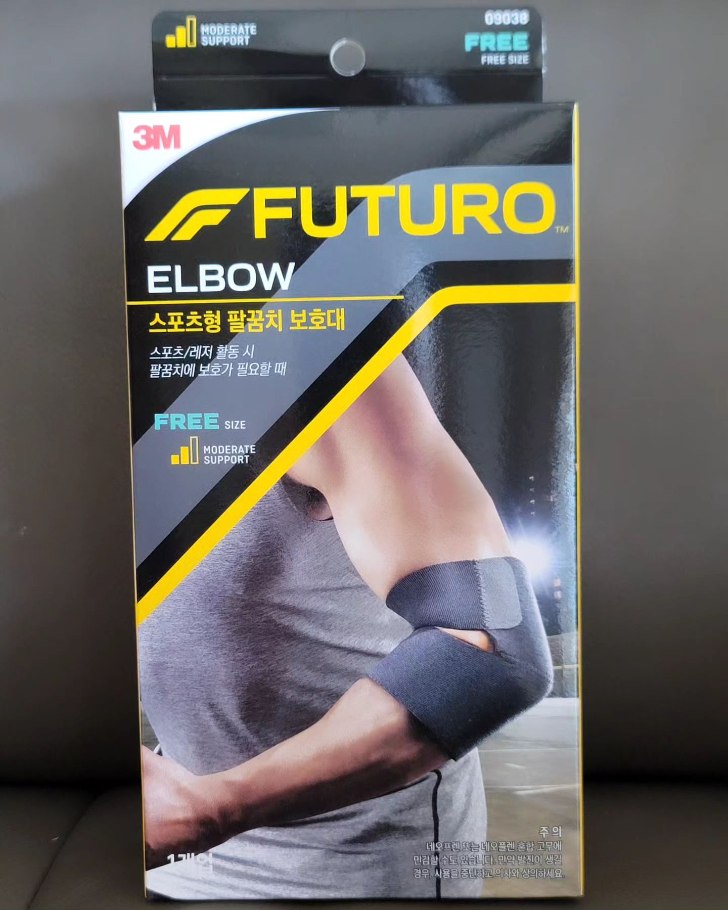 #할인구매 futuro #후투로 #팔꿈치보호대

3M 후투로 의료용 스트랩형 헬스 팔꿈치 보호대

2만원 중반대의 가격의 스트랩 팔꿈치 보호대

처음 받았을때 재질도 좋고 스트랩형이라 압력이 조절 가능해서 팔에 딱 맞게 쓸 수 있는 점이 좋은 것 같아요 😍

통기성이 좋아 답답하지 않고 움직임에 방해가 되지 않아서 추천해요😙

쫀쫀한 느낌과 가볍기도 가볍고 압박이 필요한 곳은 압박이 되서 좋은 제품인 것 같아요ㅎㅎ 의료용이라 그런지 약국애서도 쉽게 구입 가능해요 ❤️ 왜 미국 약국내 관절 보호대 1위인지 알 것 같아용 😘

#팔보호대 #엘보보호대 #의료용팔꿈치보호대 #의료용엘보보호대 #후투로팔꿈치보호대 #헬스팔꿈치보호대 #엘보우보호대 #테니스엘보보호대 #건강 #헬스 #의료용 #팔꿈치 #팔압박 #압박붕대 #헬스용 #보호대 #통기성 #스트랩 #아마존 #약국 #팔회복 #미국 #3M