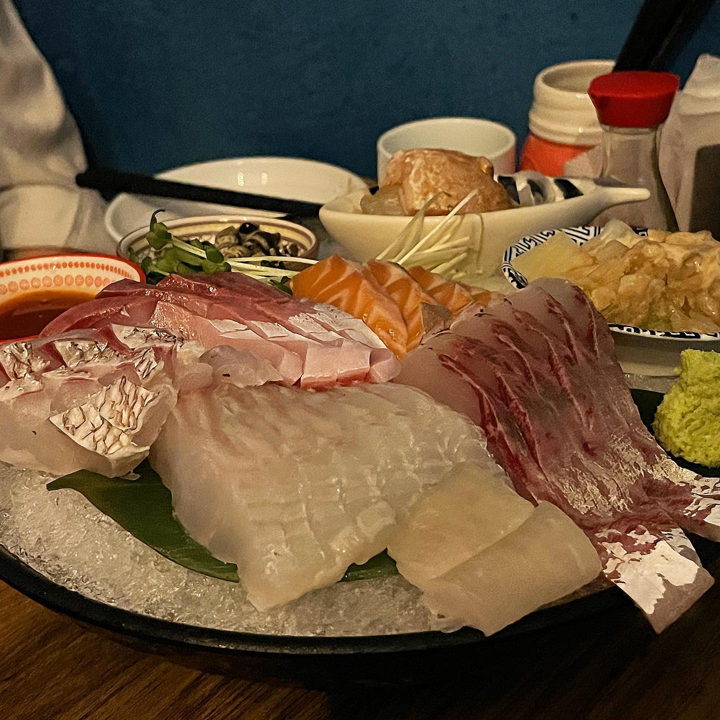 사당에 왔다하면 꼭 가는 곳이다.
6시만 지나도 웨이팅이 어마어마하니, 2차 3차로 갈 생각하지말고 꼭 1차로가서 맛있는 안주들이랑 좋은 시간 보내길 추천한다! 💖

#요코초 #사당
🍑 오늘의사시미 42,000
🍑 하이볼 8,000-9,000

#방어 #대방어 #숭어 #농어 #광어 #연어 #묵은지 #모찌리도후 #안주맛집 #이자카야 #이자까야 #사당맛집 #사당술집 #사당핫플 #사당역맛집 #맛집 #맛집추천 #사시미 #회 #사시미맛집 #하이볼 #히비스커스 #술스타그램 #먹스타그램 #먹맞팔 #좋아요반사