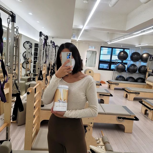 리무나 on Instagram: "요즘 바빠서 식사를 잘 못하기 때문에 여기저기 매일 들고 다니는 나의 식량 오트밀이라 맛도리임 🤎 #프로틴스토리#다이어트쉐이크#단백질쉐이크#식사대용쉐이크#다이
