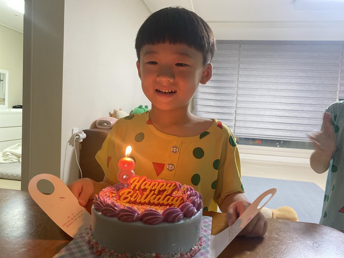 -
해피버스데이 🎂🎂
블럭방에서 완성못한 레고!
생일선물로 사달래서 완성!!
이로써 울 가족 모두 레고 입문!
나만 아직 손맛 못 봤네?? mr.ssuung 
-
-
#일상 #생일 #아들생일 #마인크래프트레고 #생일선물 #레고완성 #입찢어진다