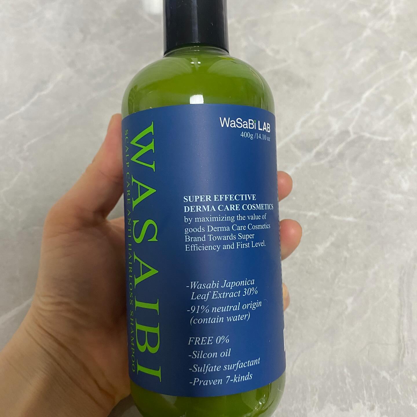 #협찬 wasabi_lab_official #와사비랩 #와사비스칼프케어샴푸
고추냉이가 들어간 두피 탈모샴푸래요!💙
화한 느낌이나서 시원하고 , 거품이 많이나서 샴푸시에 넘 좋아요! 뚝딱이 펌프 형식이라 필요한 만큼 짜서쓰기 좋고, 색이 초록색?인데 그만큼 더 건강한 삼푸인것 같아용
#두피샴푸 #두피관리 #와사비두피샴푸 #뷰티 #개운한샴푸 #데이트 #신상품나왔을땐 #여행 #탈모샴푸  #와사비탈모샴푸 #비듬샴푸