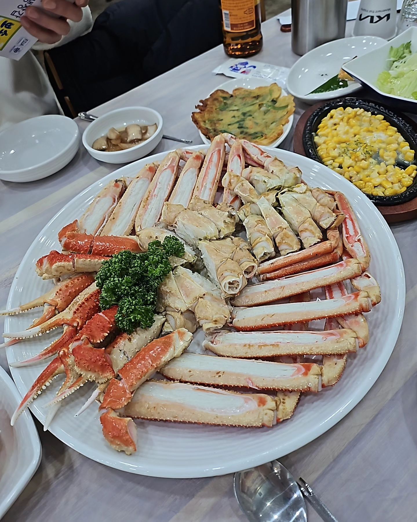 통영 도착 30분전에 전화로
소는 너무 지겹다고
오빠가 대게 먹을까? 해서

미리 오빠가 예약 해놓은 대게🦀
살도 꽉 차있고 넘 맛있게 먹었당❤️

#연휴데이트 #통영맛집 #대게맛집 
#명절연휴 #👩‍❤️‍💋‍👨 #남치니랑❤️