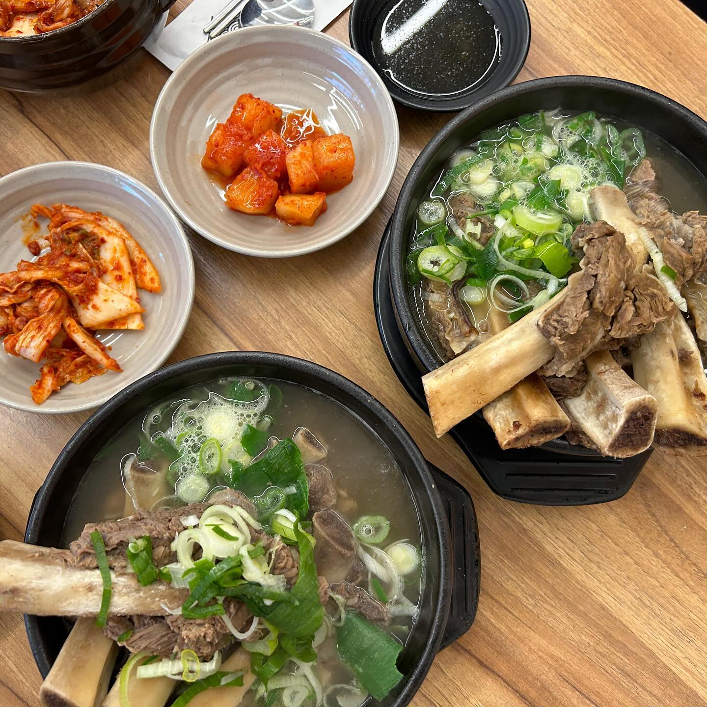 #신비면옥 #거대갈비 #수유갈비탕 #서울갈비탕 #수유맛집 #수유데이트 #수유역맛집추천 #수유역맛집 #갈비탕 #특갈비탕 #몸보신 #몸보신음식 #몸보신맛집

수유역 갈비탕 맛집 신비면옥👍🏻
와.. 갈비탕 진짜 국물도 갈비도 맛있는데
김치랑 깍두기도 진국임..

#달콤요정픽 🎁
확실히 사람많은 이유가 이뜸‼️
여긴 엄마모시구 또 가고 싶다 진짜,,