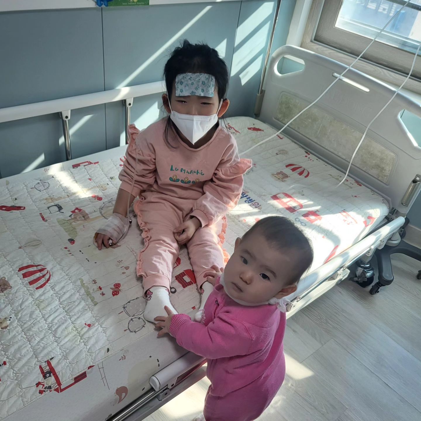 #a형독감 #입원중🏥 
#동생도같이입원행 
#병원에서육아중😭 
#빡씨다😂