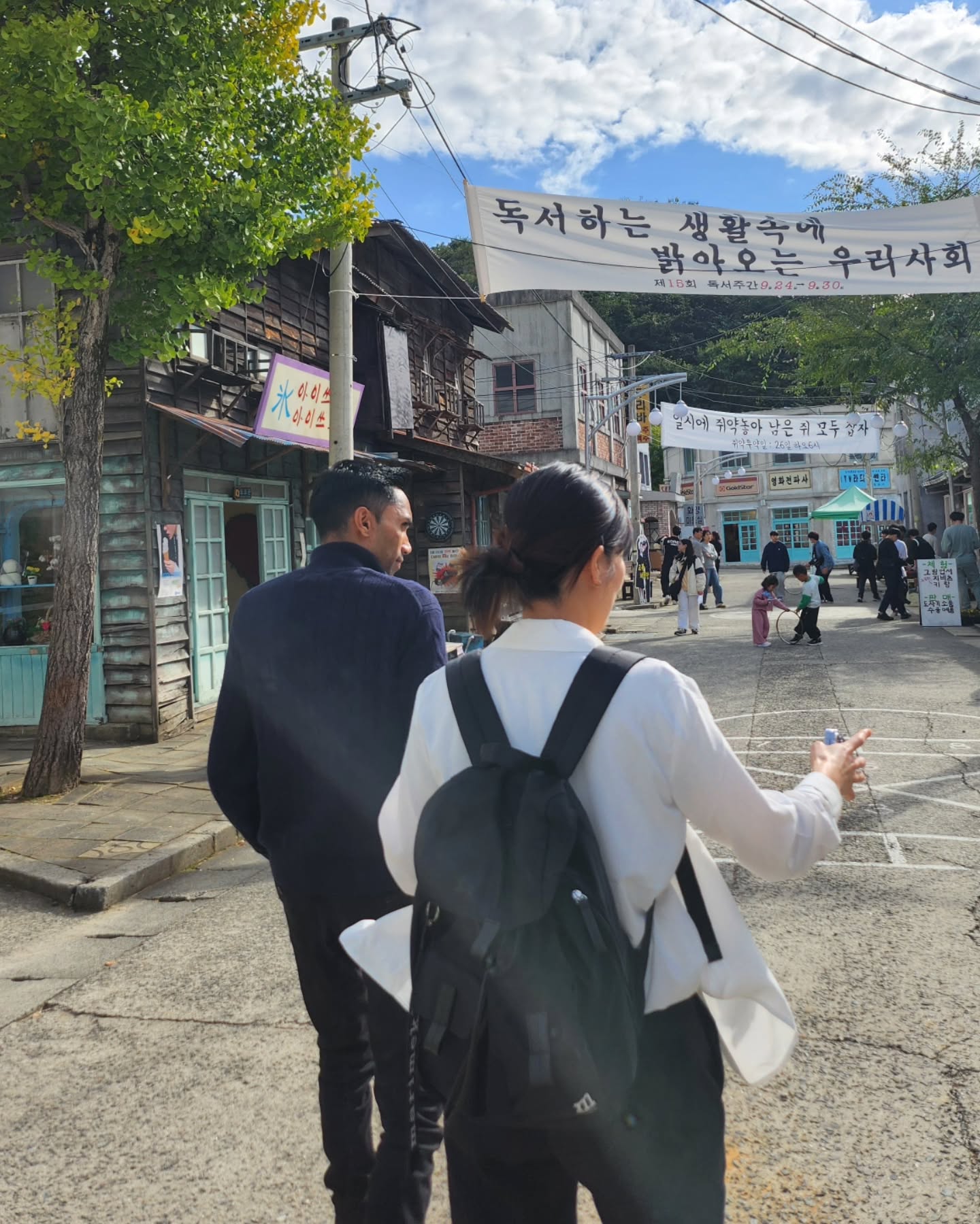 저 먼땅에서 와준 친구 🫣 함께하기로 했던 여행은 아쉽기 취소되었어도 함께한 오늘 하루는 즐거움으로 가득했던 🥹 덩달아 신났던 아들까지 😀 우리 남편도 감사 😍