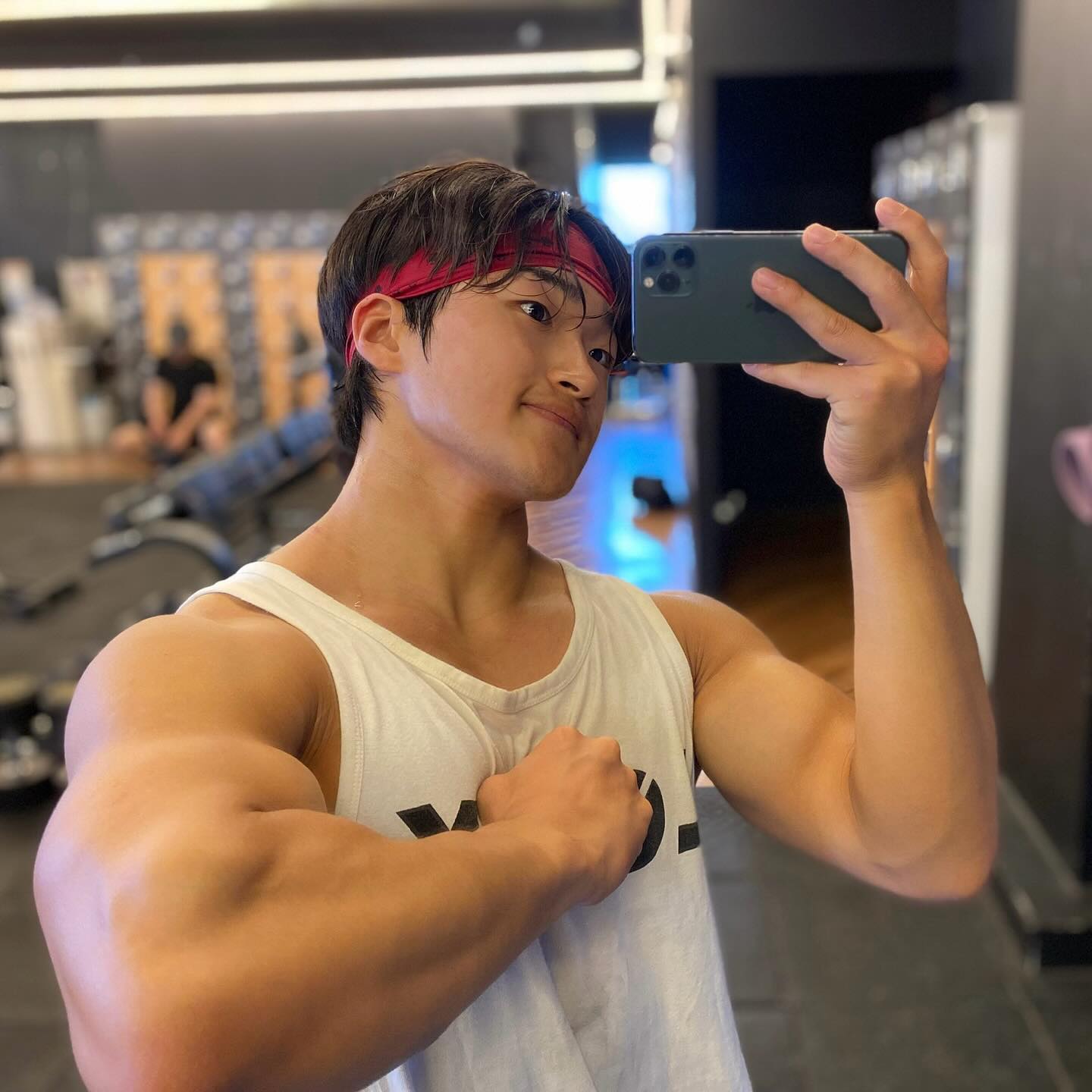 하체 하는날=빨강 헤어밴드🍓
.
.
.
.

#운동남#헬스남#헬스나시#짐웨어#오운완#운동기록#눈바디체크 #눈바디체크#몸짱 #헬린이#헬린이의운동일지 #헬린이소통 #운동소통환영 #운동소통해요