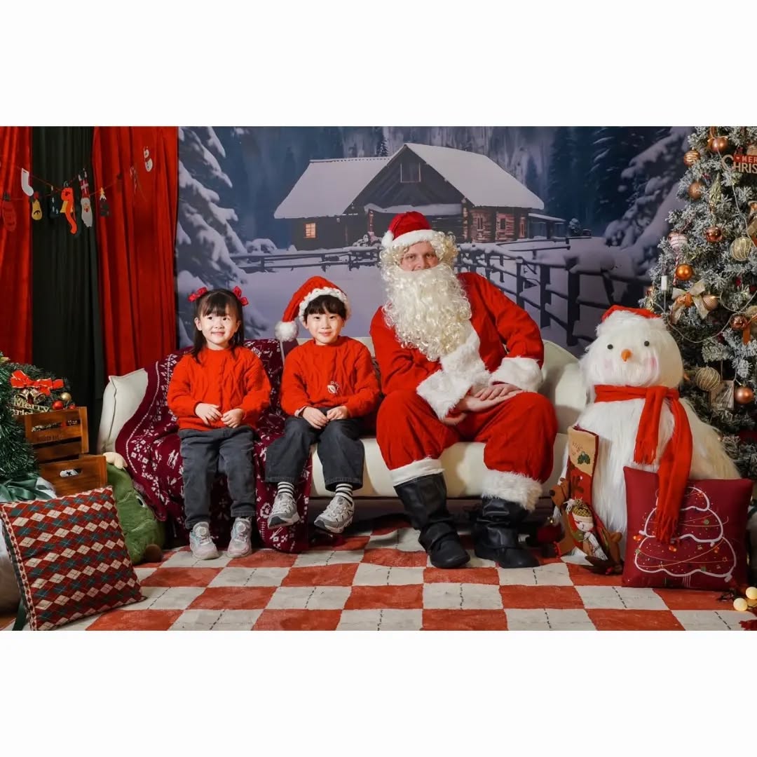 🎅🏻

"산타할아버지한테 인사하고 얼굴을 보여줘야
크리스마스에 선물을 가져다 주실꺼야"

라는 말에 눈 반짝이며 인사 하고 나온 ㅎㅎ

.

주말에 지오 학교에서 크리스마스 행사한다고 해서 다녀왔는데
들어가자마자 한컷. 나오기전 한컷. 사진이 없어여 
산타할아버지 만난거 기록 남겼으니 된걸로 🤣🤣

#겨울 #크리스마스 #산타할아버지 #남매
